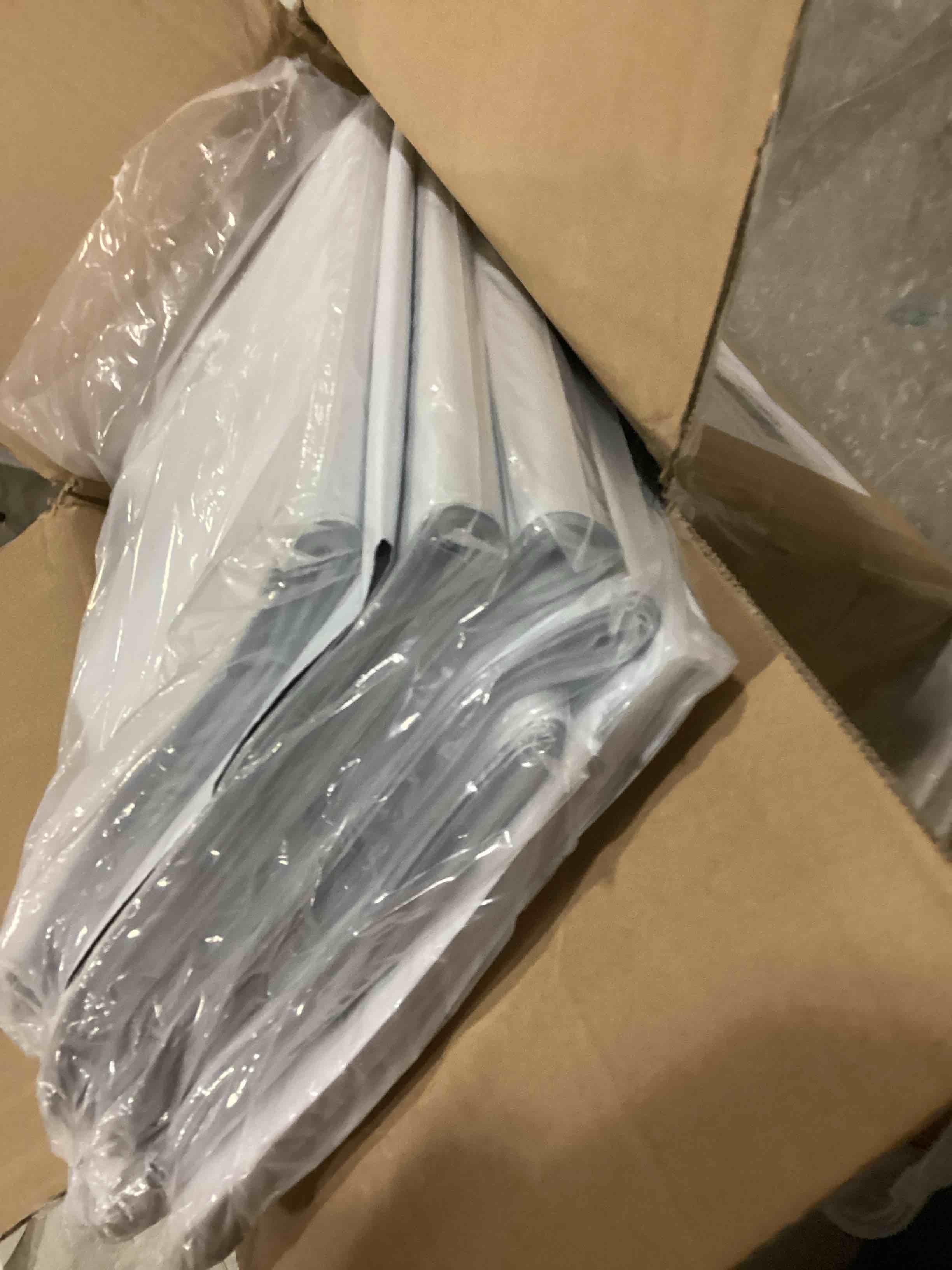 https://s3.amazonaws.com/lotting-images-prod/bidfta/RED5524745_1730205258932.jpeg