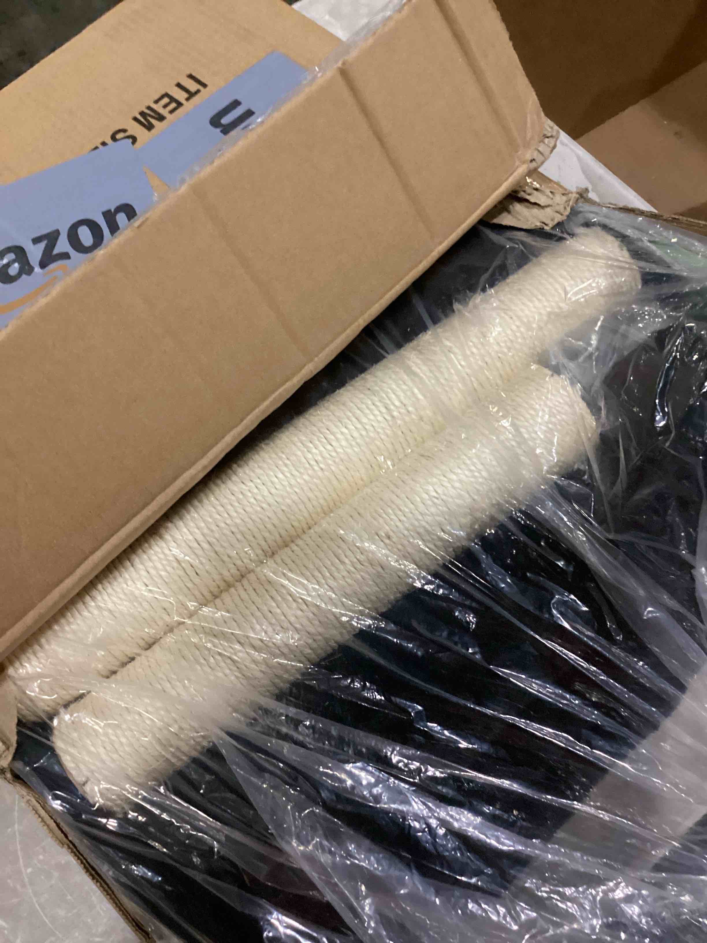 https://s3.amazonaws.com/lotting-images-prod/bidfta/RED5524752_1730206003665.jpeg