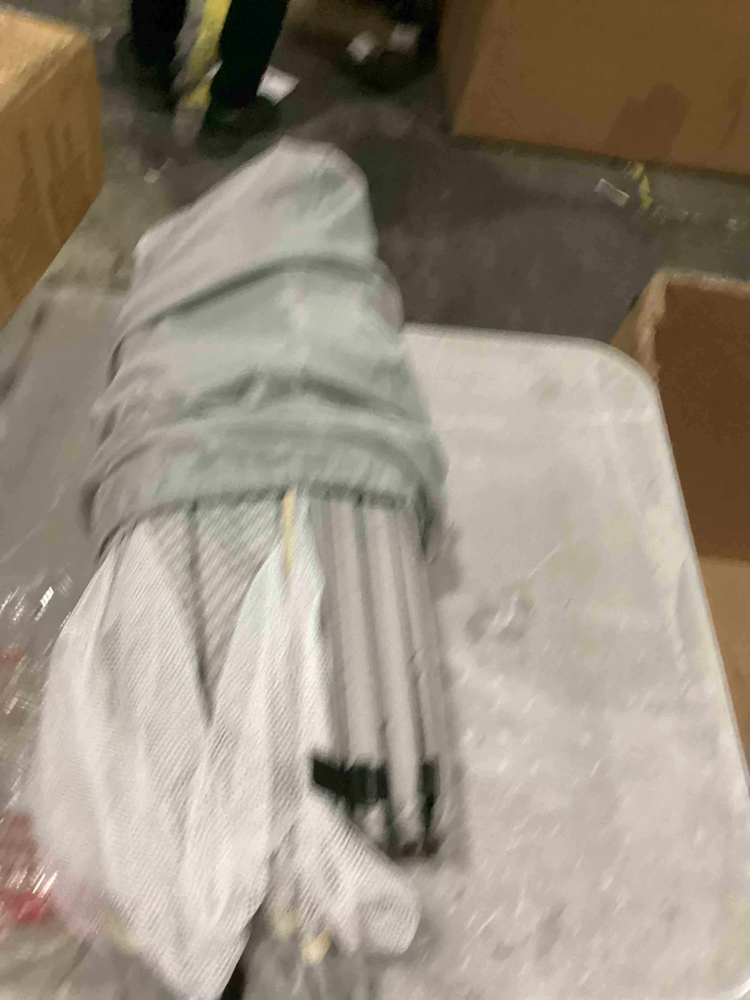 https://s3.amazonaws.com/lotting-images-prod/bidfta/RED5524760_1730207520486.jpeg