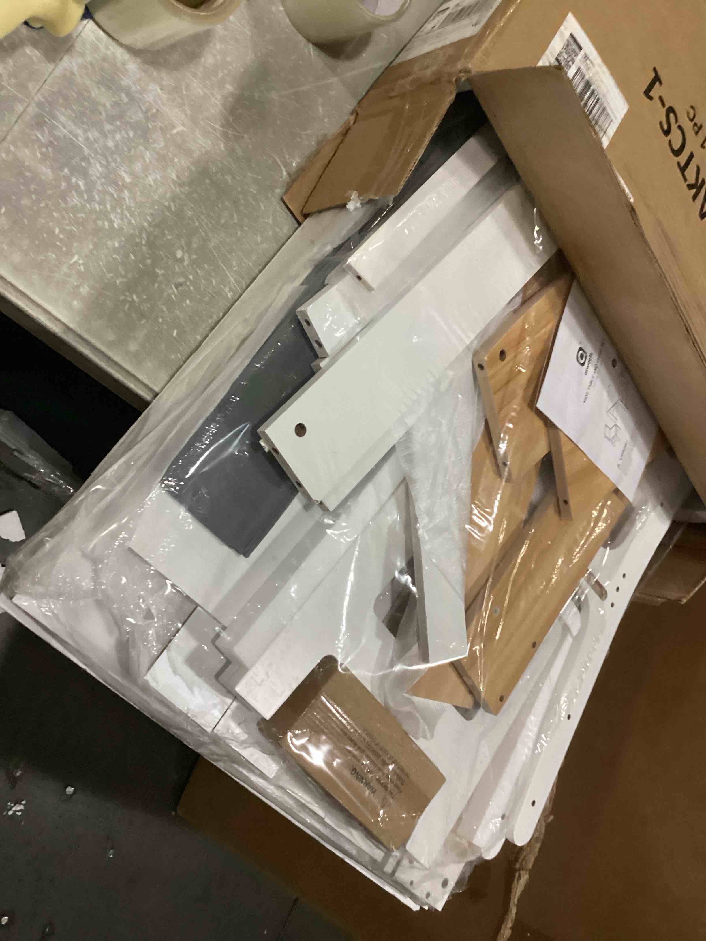 https://s3.amazonaws.com/lotting-images-prod/bidfta/RED5524800_1730214545229.jpeg