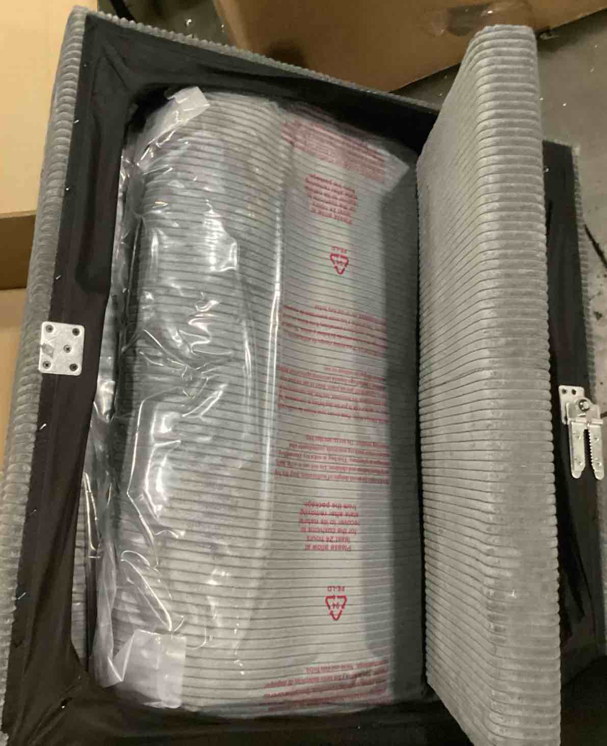 https://s3.amazonaws.com/lotting-images-prod/bidfta/RED5524880_1730295703416.jpeg