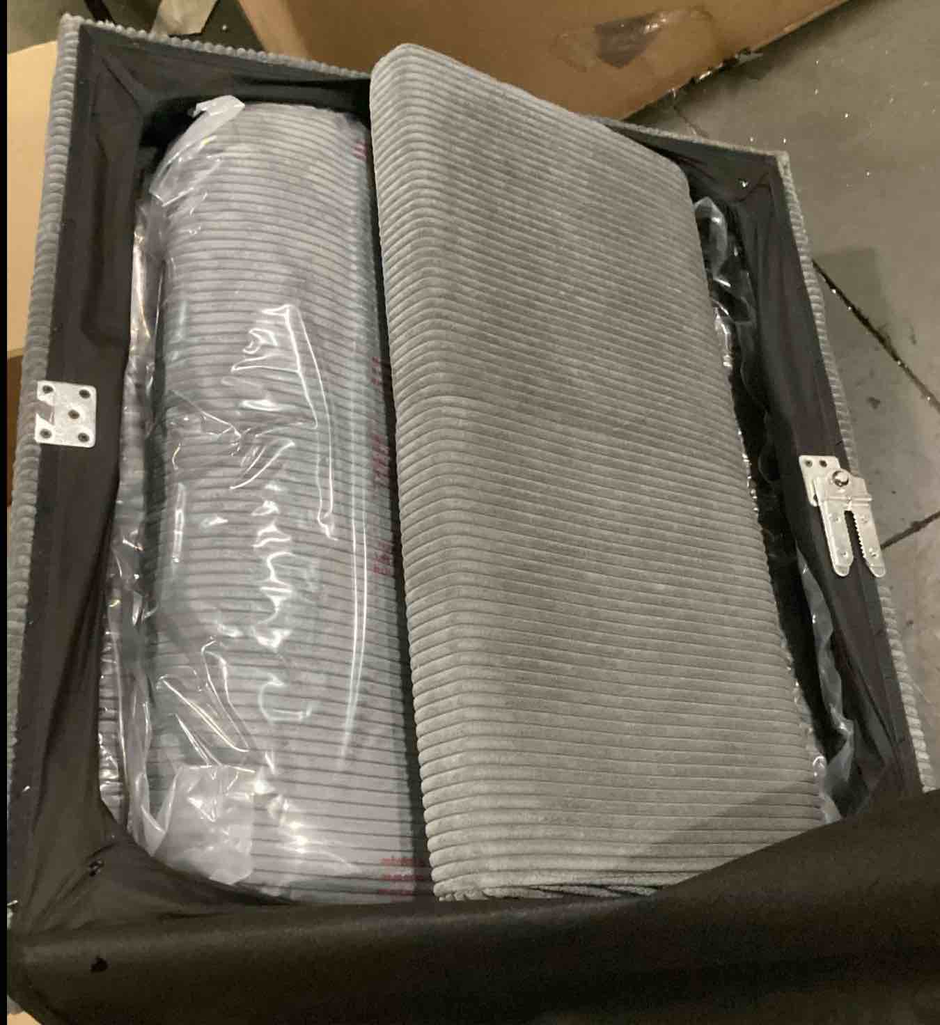 https://s3.amazonaws.com/lotting-images-prod/bidfta/RED5524880_1730295705436.jpeg