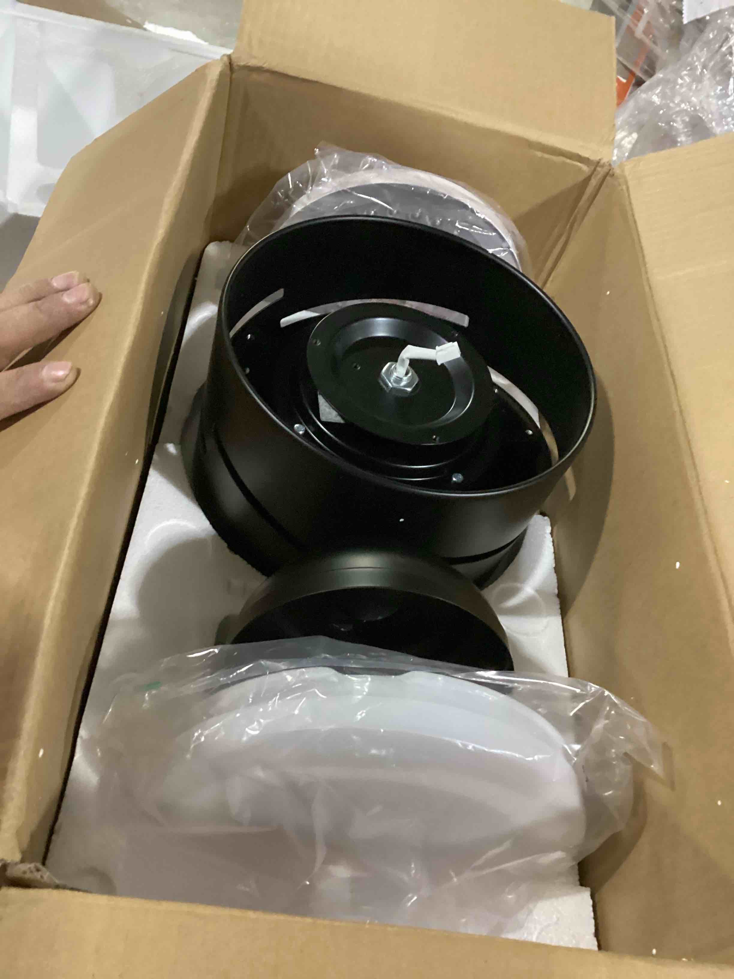 https://s3.amazonaws.com/lotting-images-prod/bidfta/RED5525161_1728662174336.jpeg