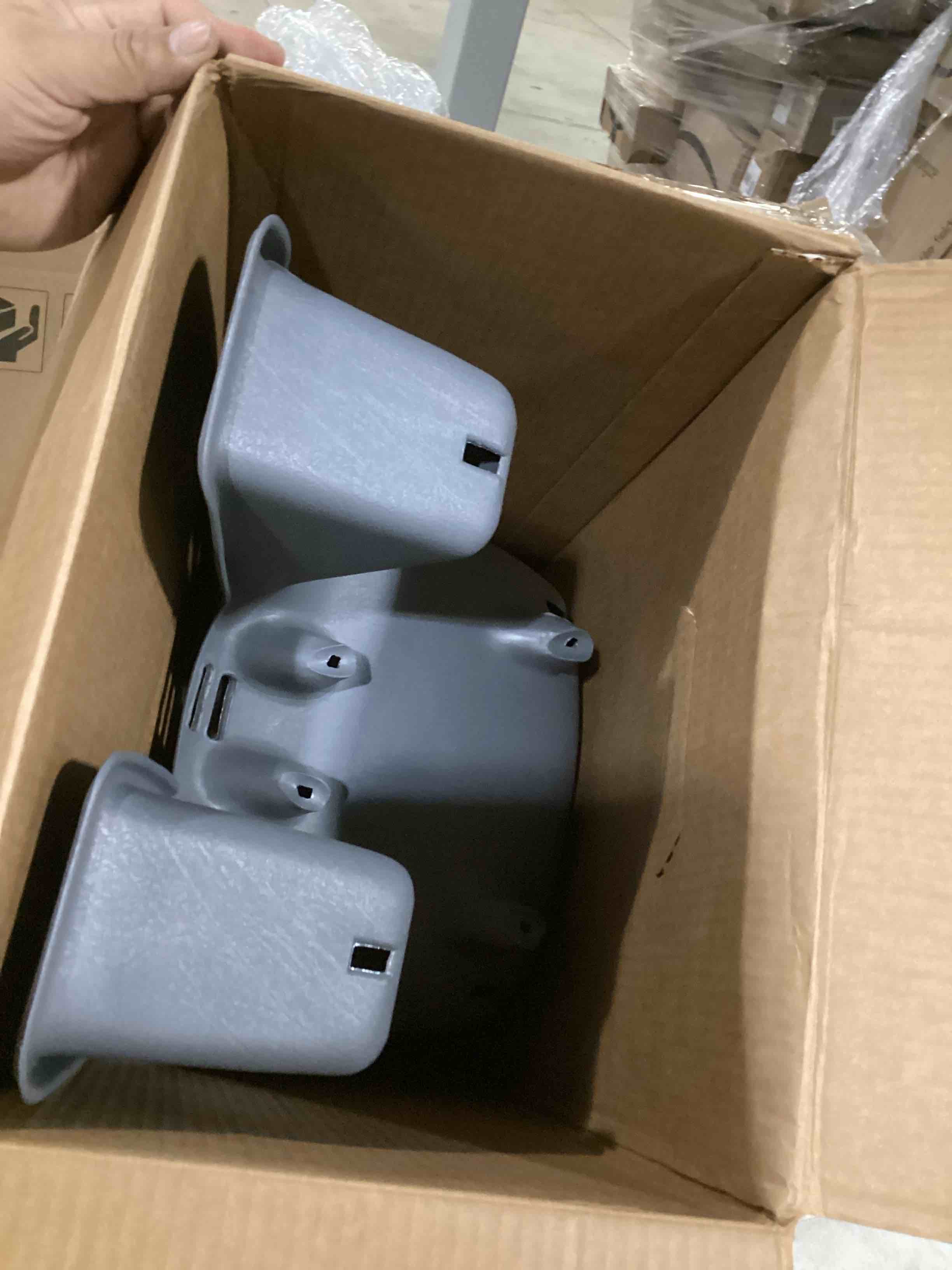 https://s3.amazonaws.com/lotting-images-prod/bidfta/RED5525230_1728911281485.jpeg