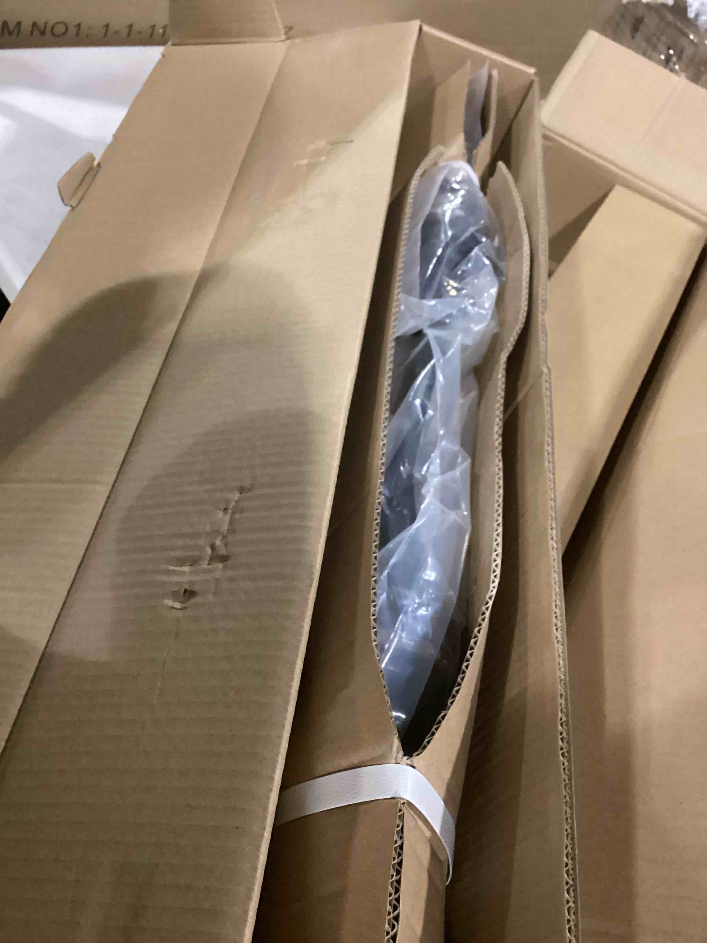 https://s3.amazonaws.com/lotting-images-prod/bidfta/RED5525530_1729186230296.jpeg