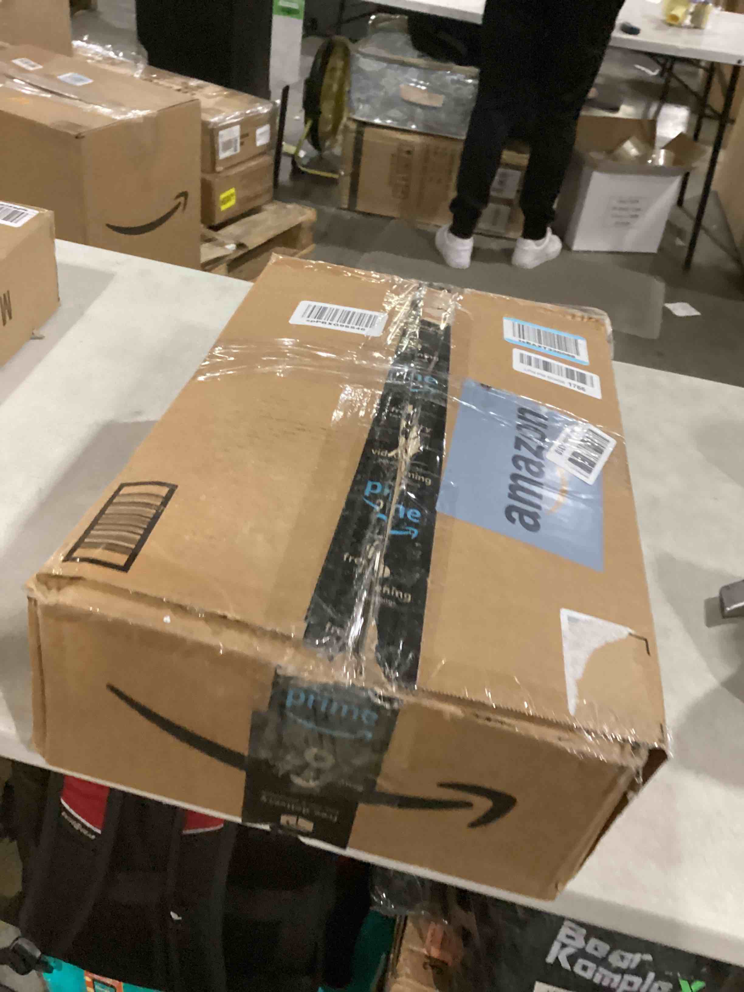 https://s3.amazonaws.com/lotting-images-prod/bidfta/RED5525877_1729694527916.jpeg