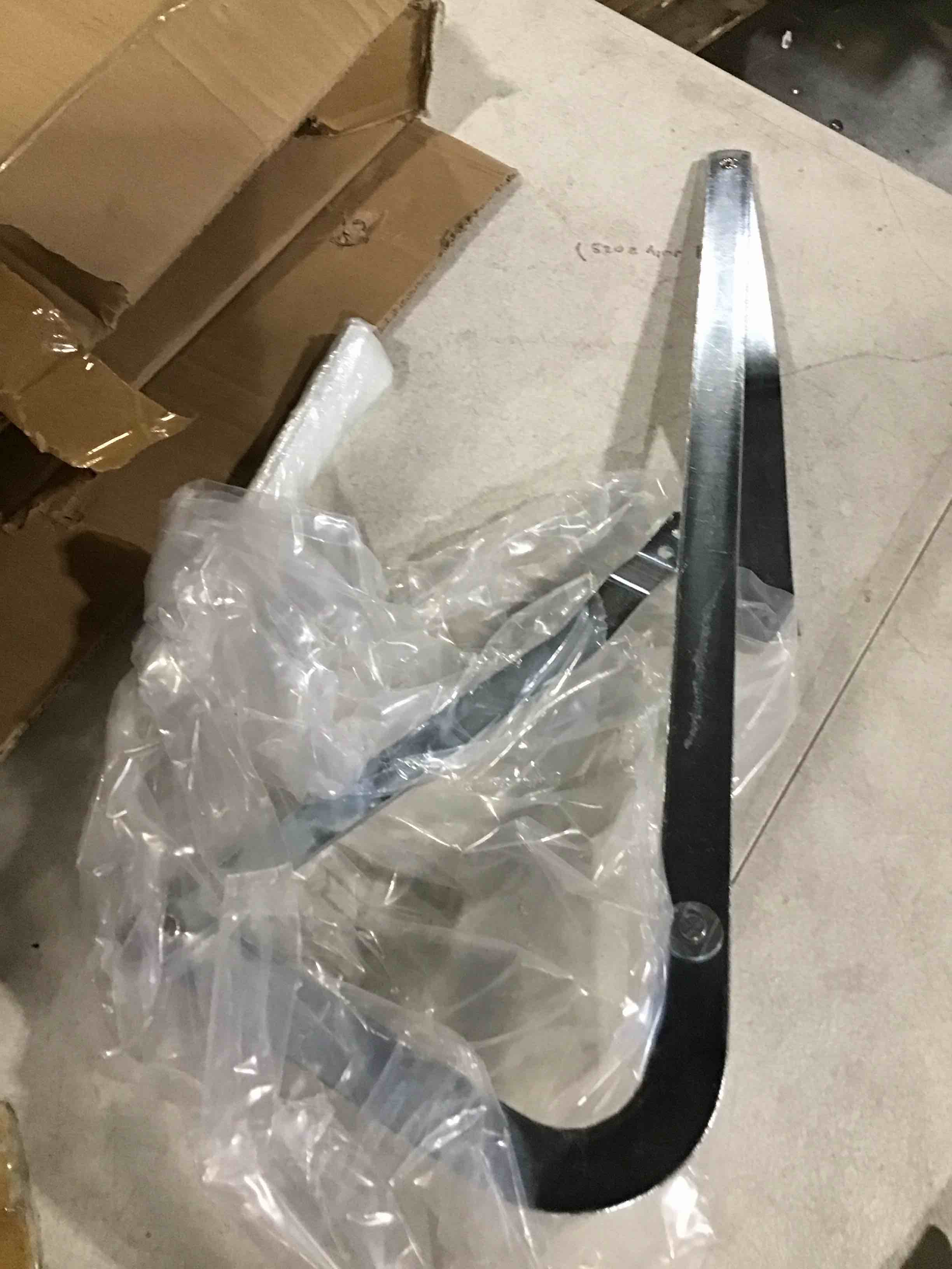 https://s3.amazonaws.com/lotting-images-prod/bidfta/RED5525997_1729788456668.jpeg