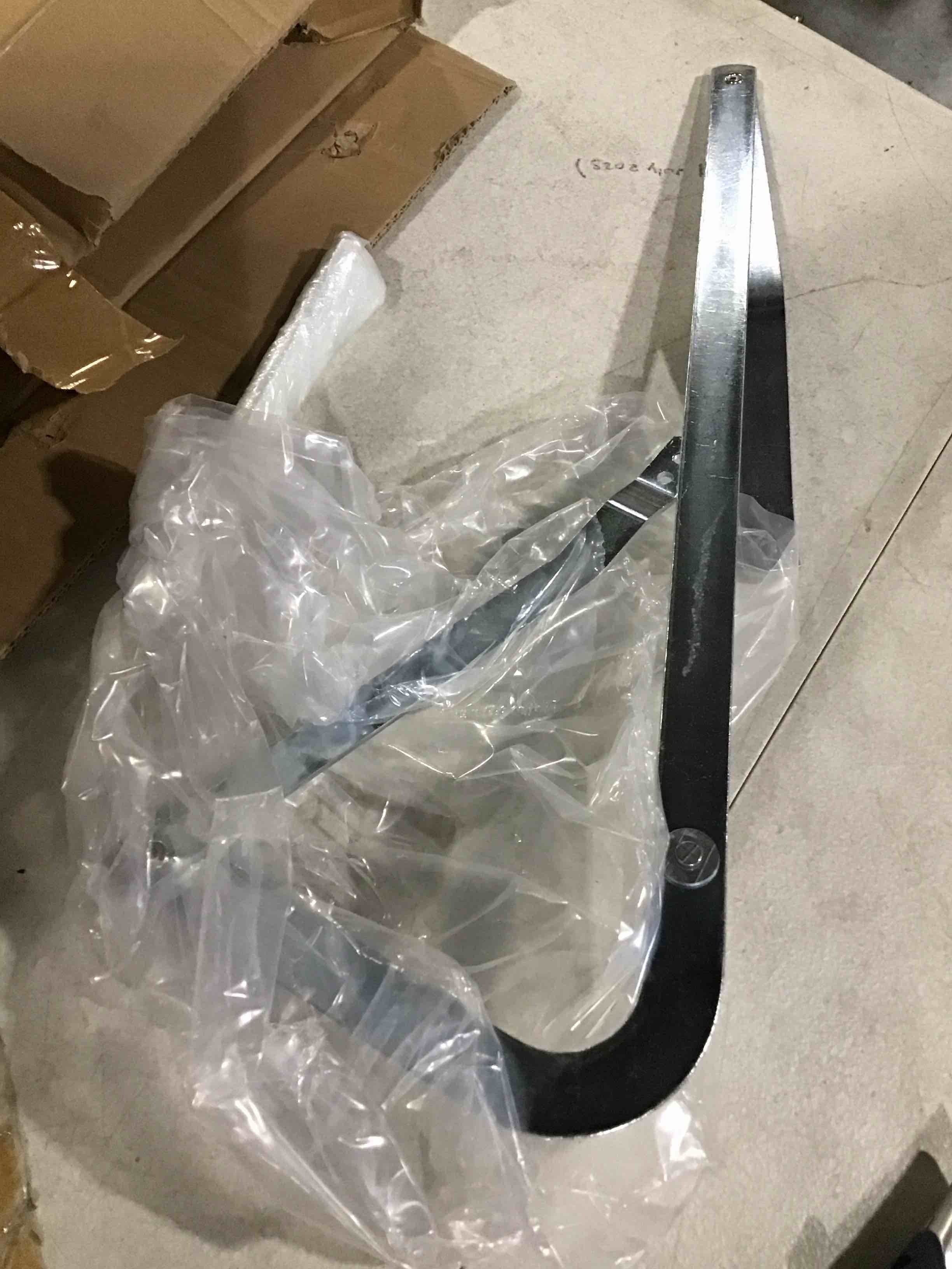 https://s3.amazonaws.com/lotting-images-prod/bidfta/RED5525997_1729788457574.jpeg