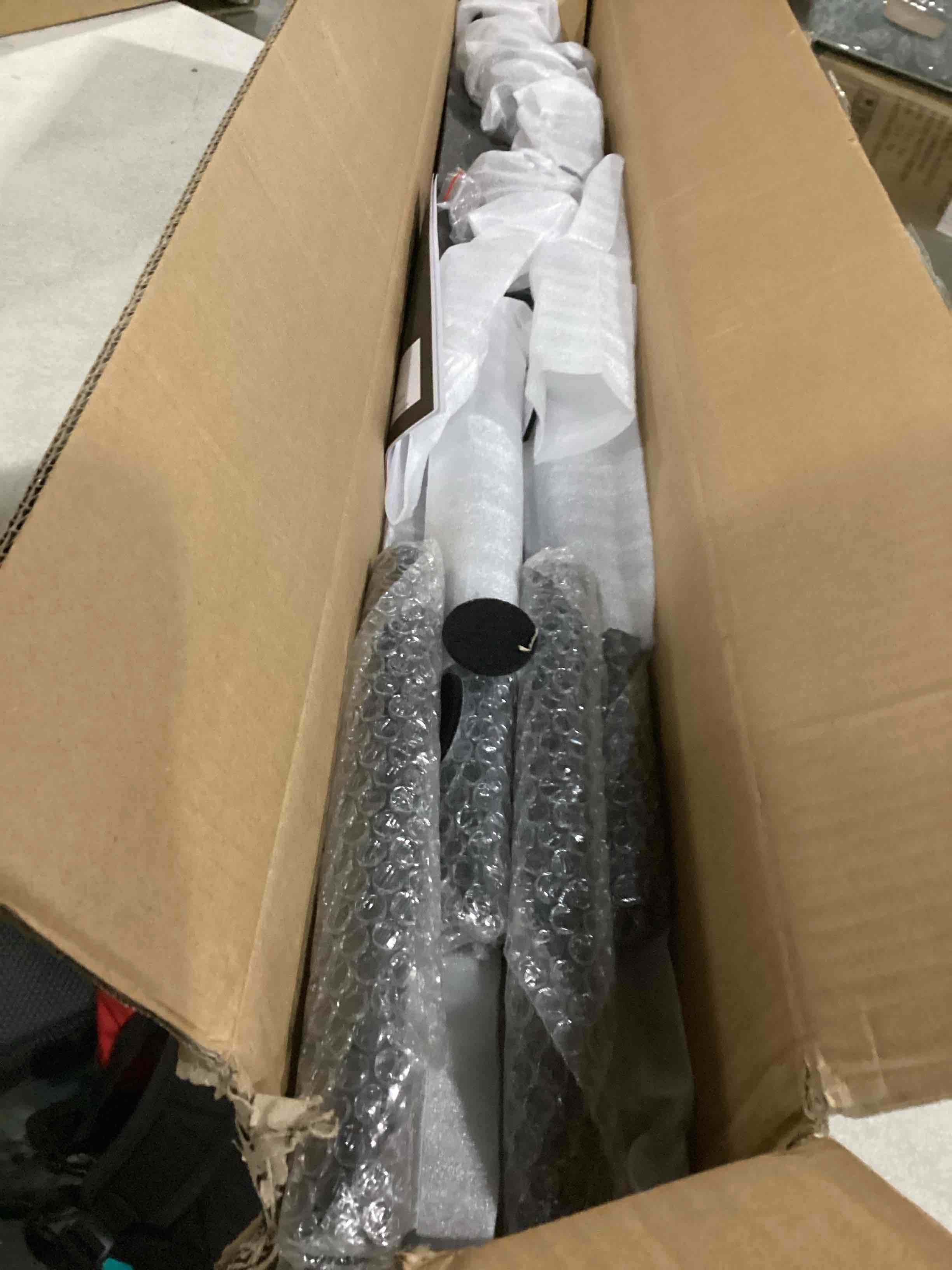 https://s3.amazonaws.com/lotting-images-prod/bidfta/RED5526178_1730136533690.jpeg