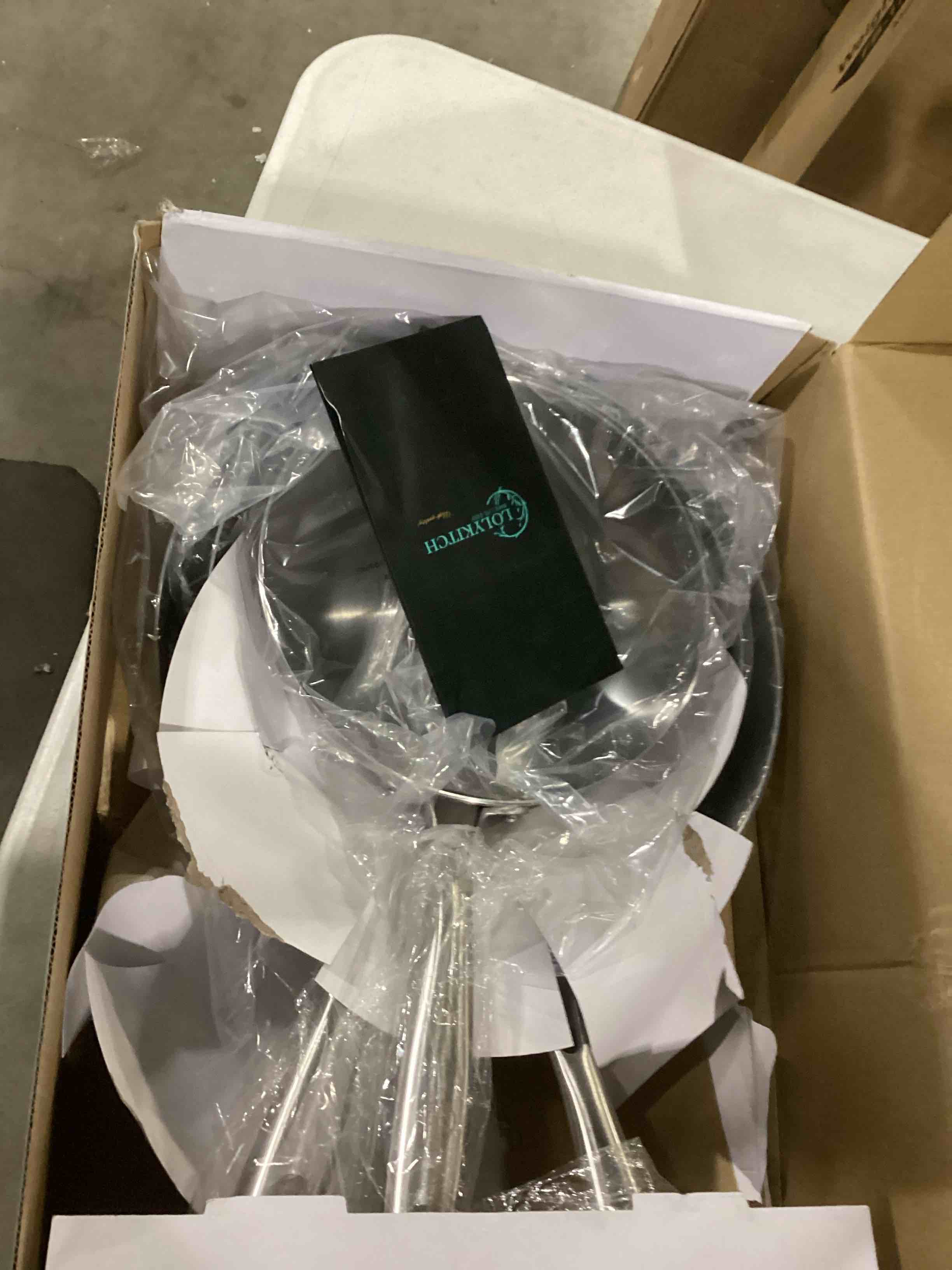 https://s3.amazonaws.com/lotting-images-prod/bidfta/RED5526198_1730142034565.jpeg