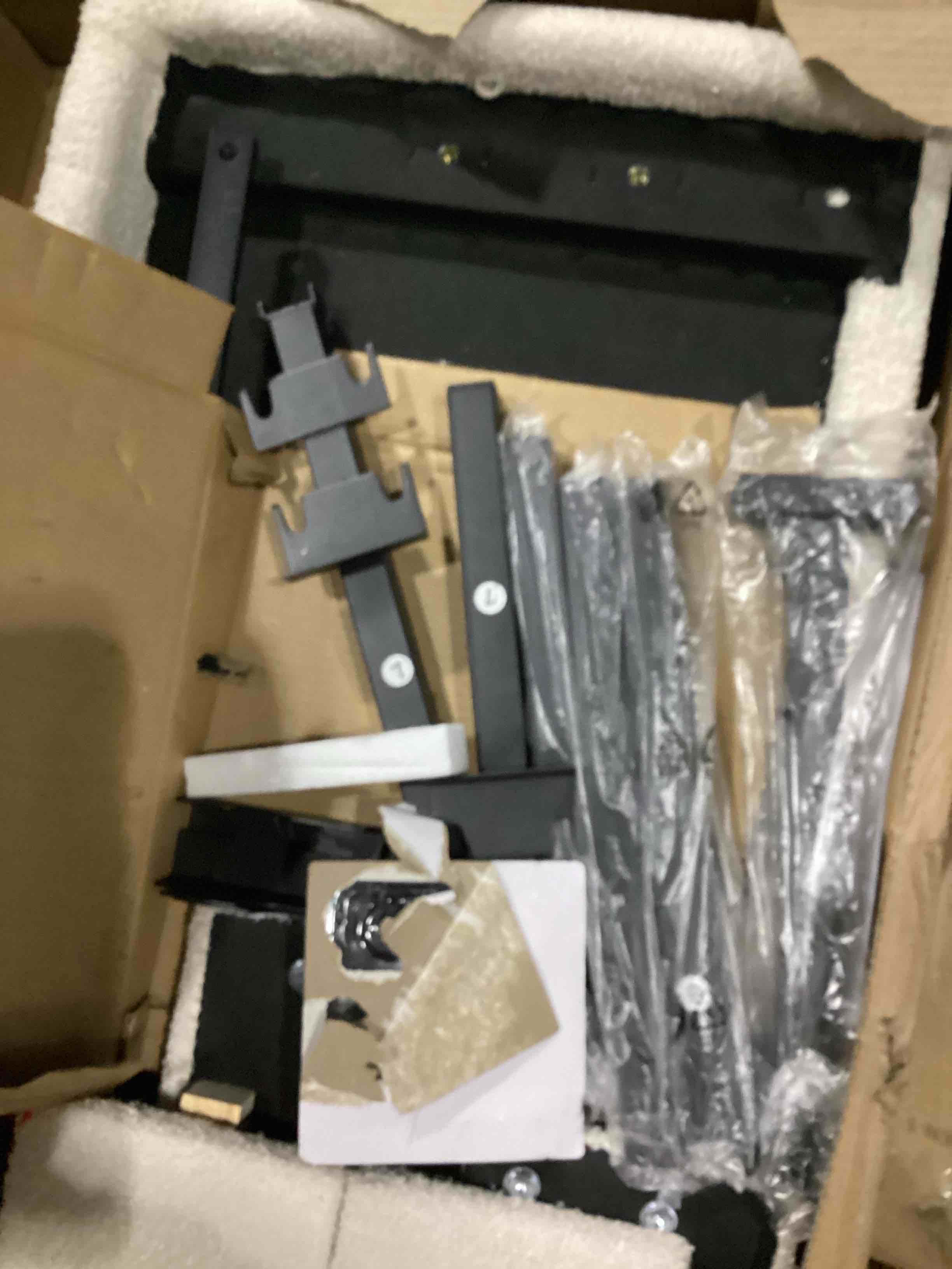 https://s3.amazonaws.com/lotting-images-prod/bidfta/RED5526348_1730461758970.jpeg