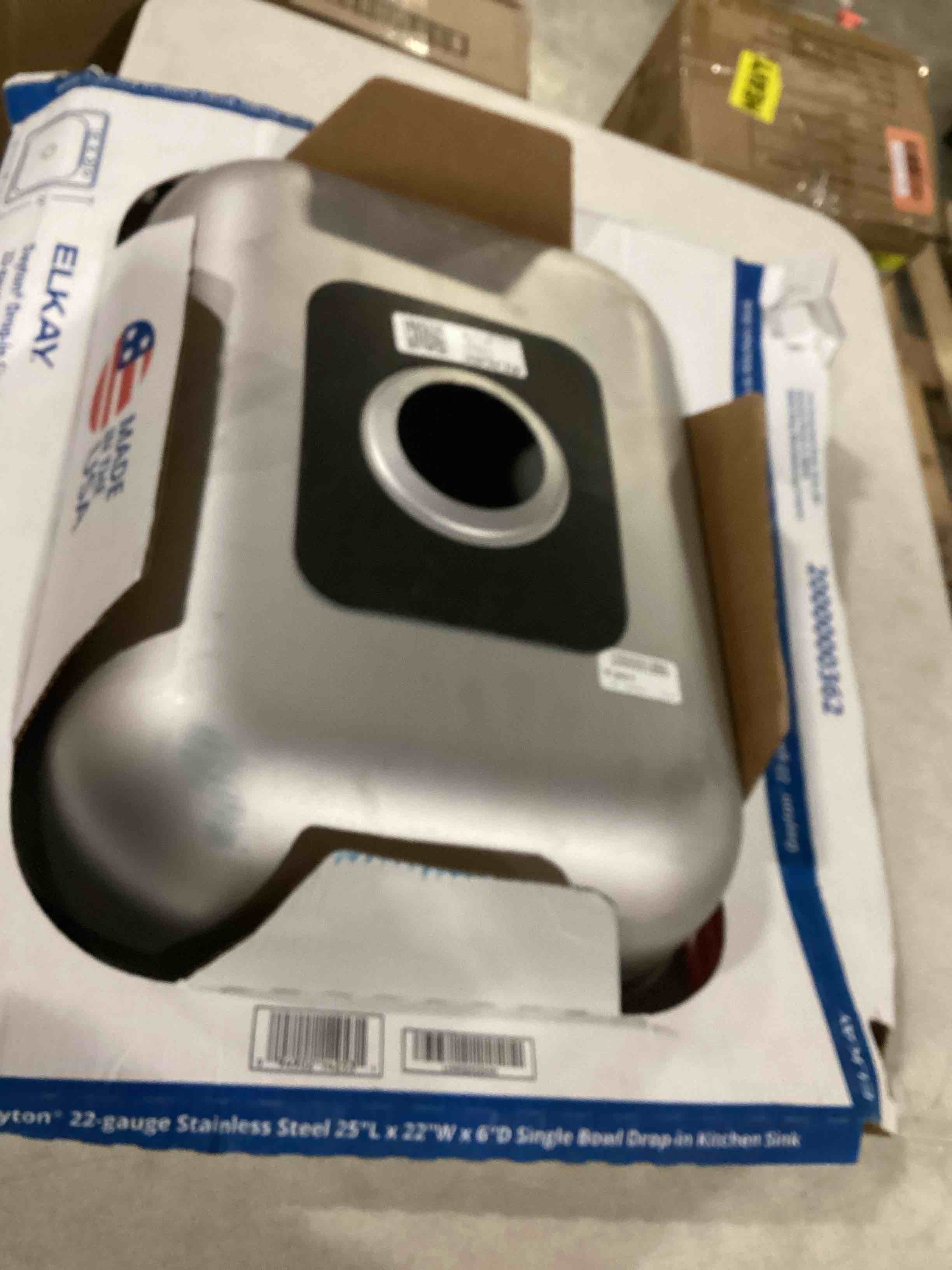 https://s3.amazonaws.com/lotting-images-prod/bidfta/RED5526398_1730480588429.jpeg