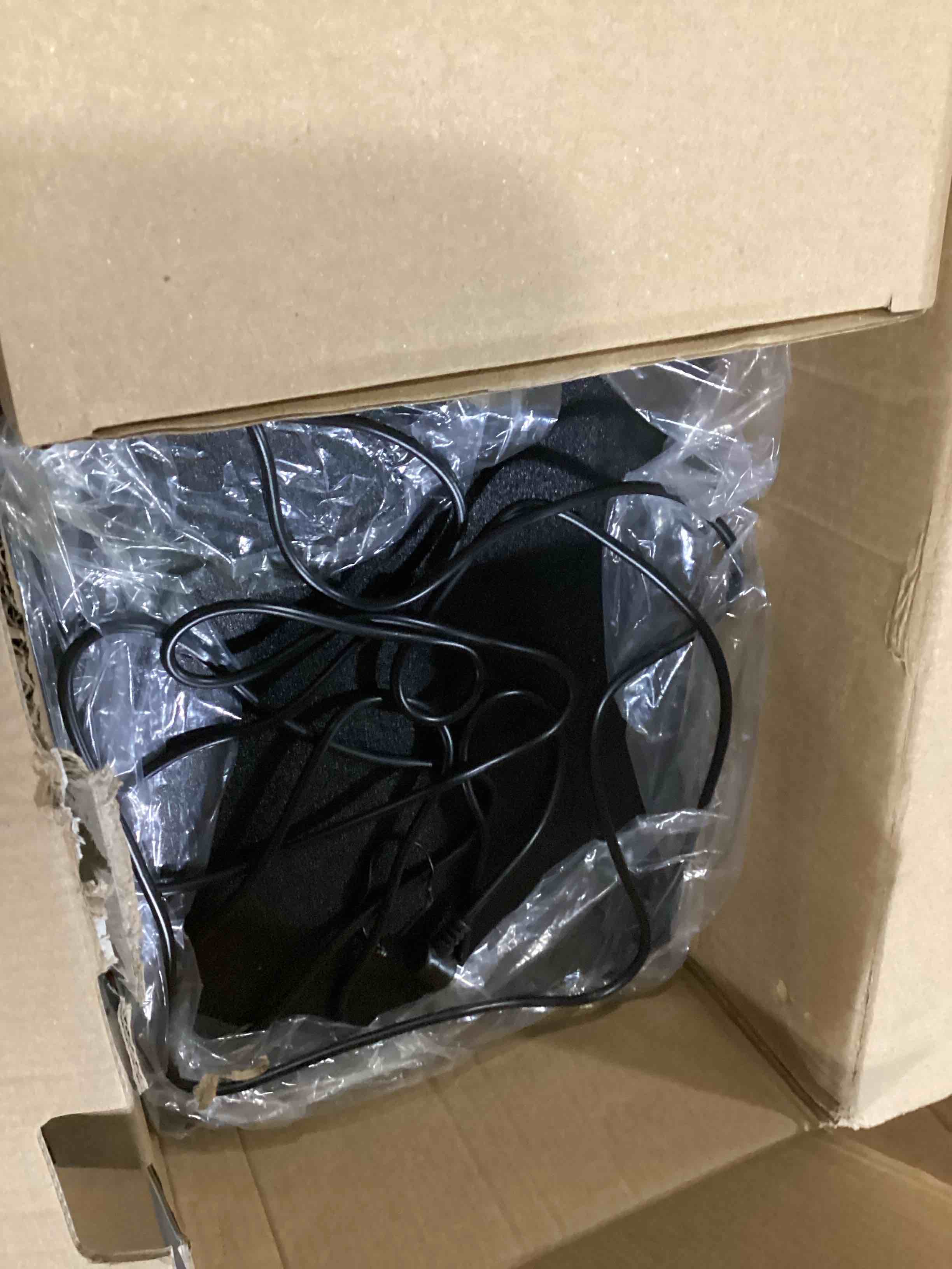 https://s3.amazonaws.com/lotting-images-prod/bidfta/RED5526502_1729090536146.jpeg