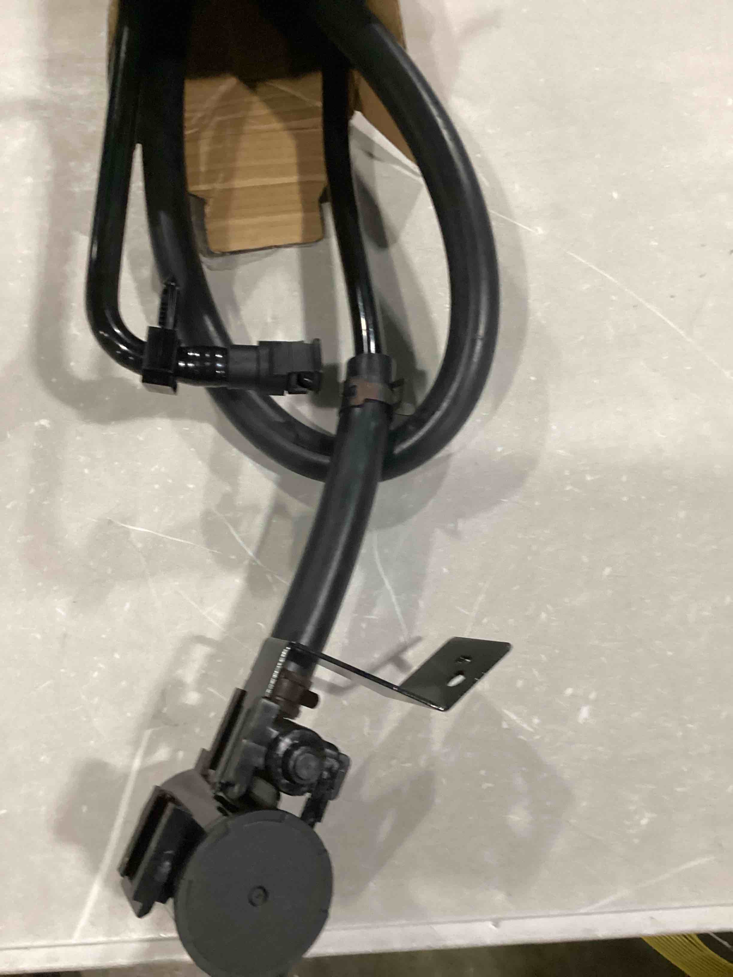 https://s3.amazonaws.com/lotting-images-prod/bidfta/RED5526645_1729190171981.jpeg