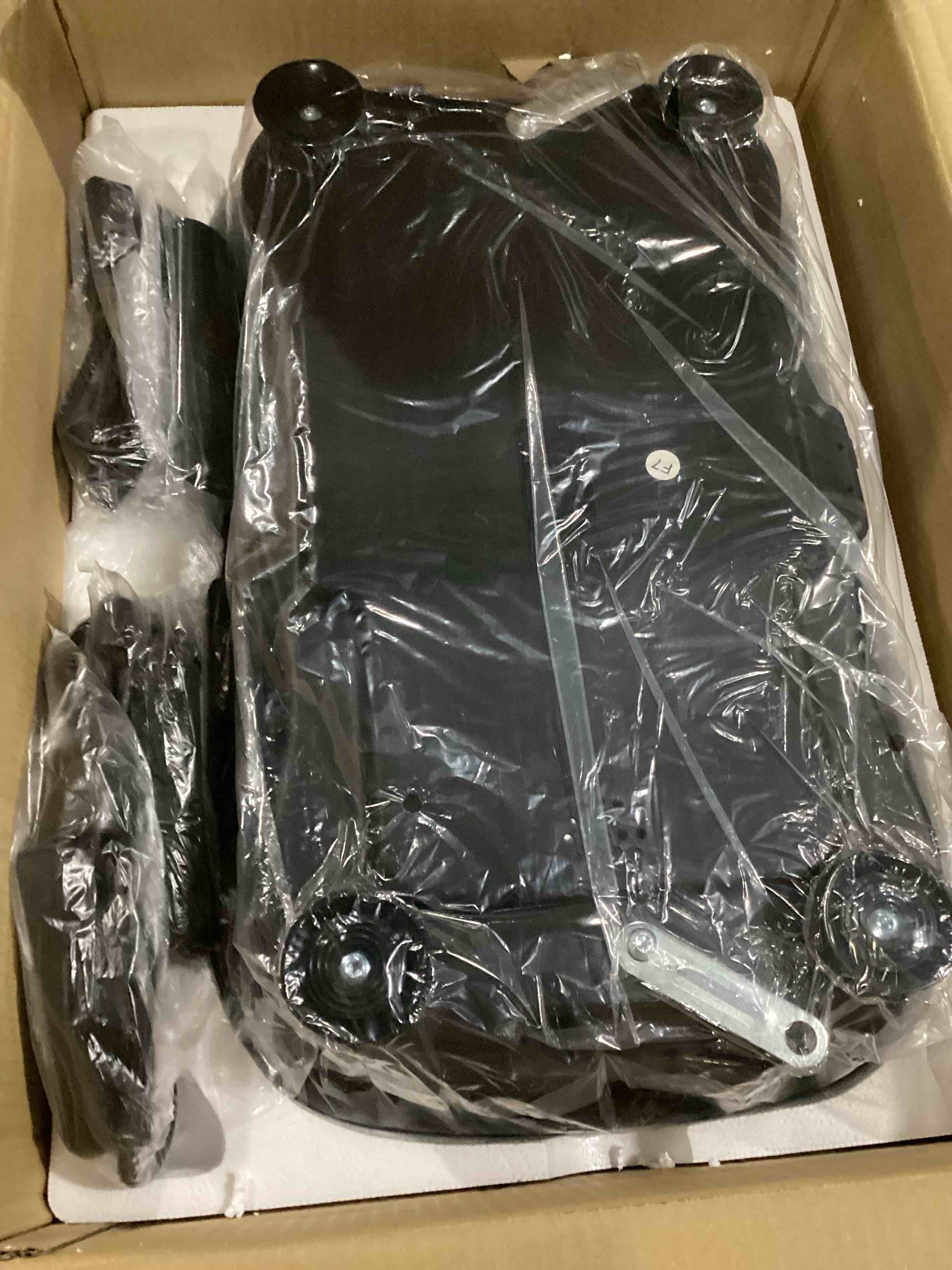 https://s3.amazonaws.com/lotting-images-prod/bidfta/RED5527707_1730214510273.jpeg