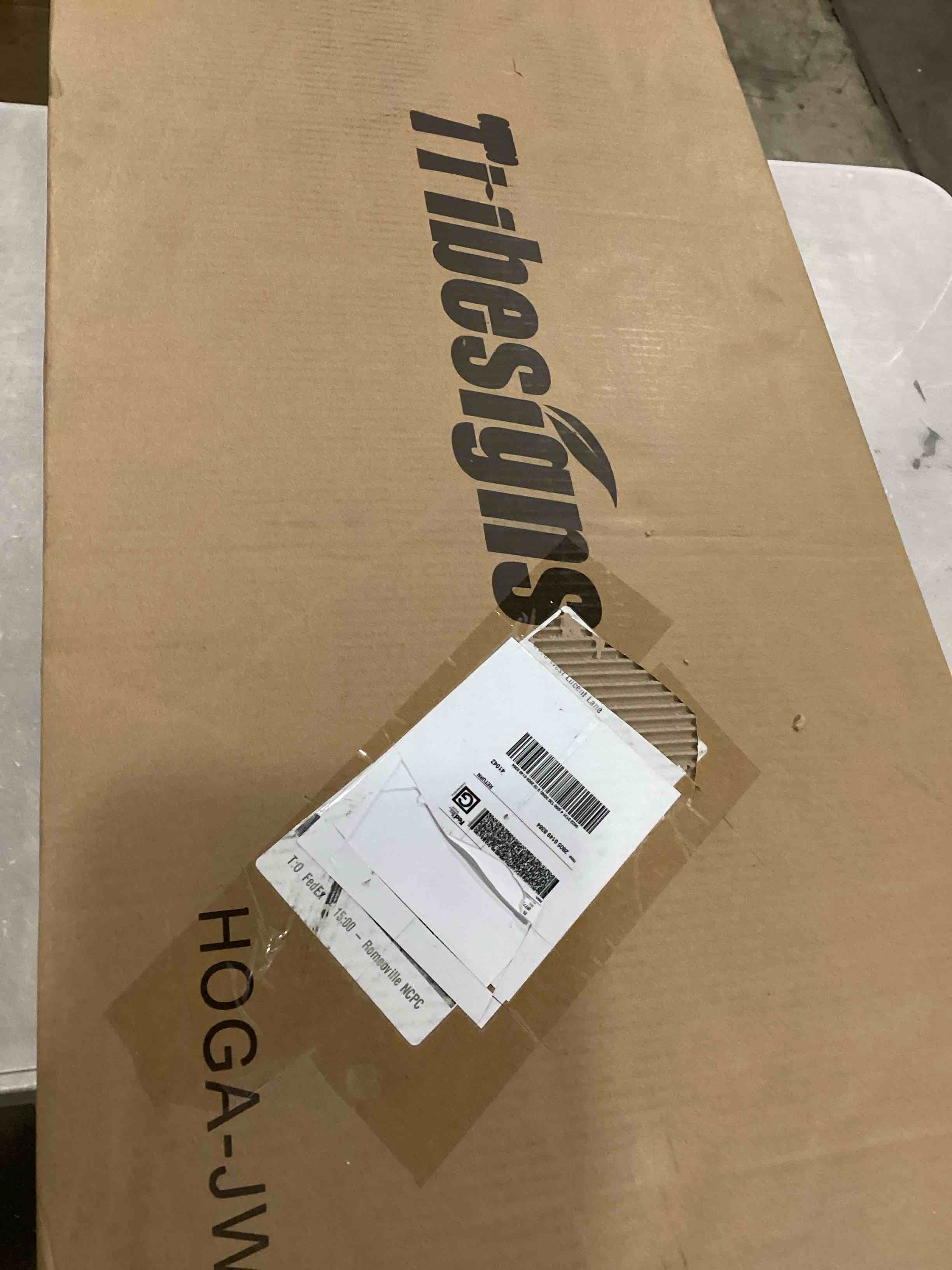 https://s3.amazonaws.com/lotting-images-prod/bidfta/RED5527789_1730291588224.jpeg