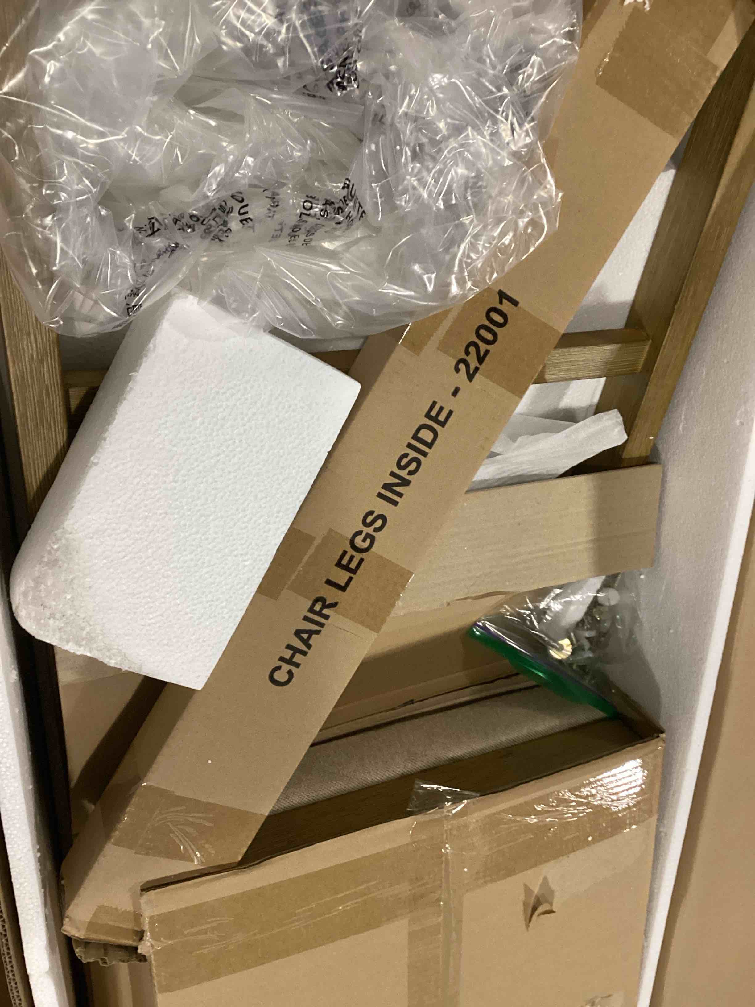 https://s3.amazonaws.com/lotting-images-prod/bidfta/RED5527813_1730300632999.jpeg