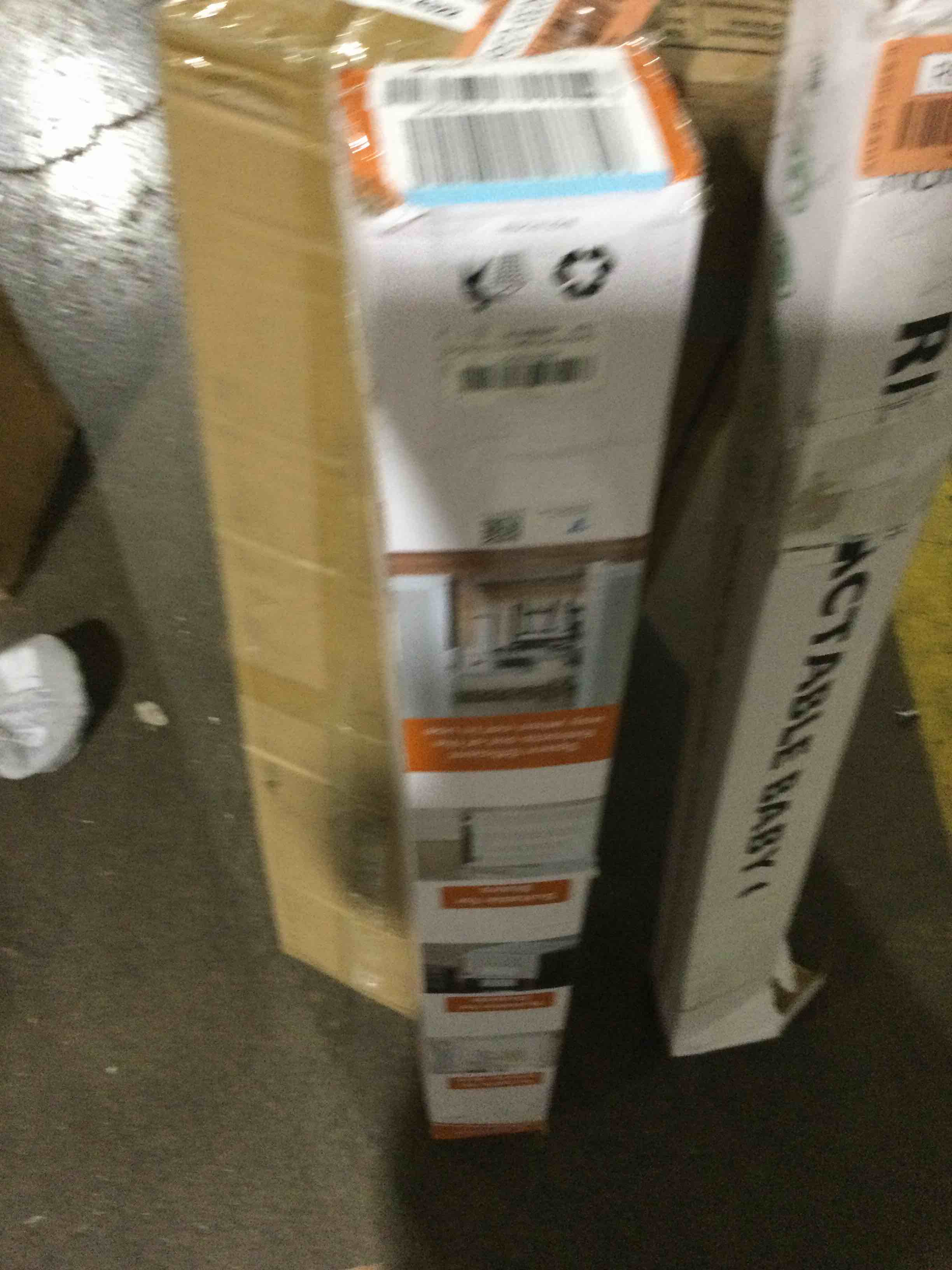 https://s3.amazonaws.com/lotting-images-prod/bidfta/RED5528873_1707147400332.jpeg