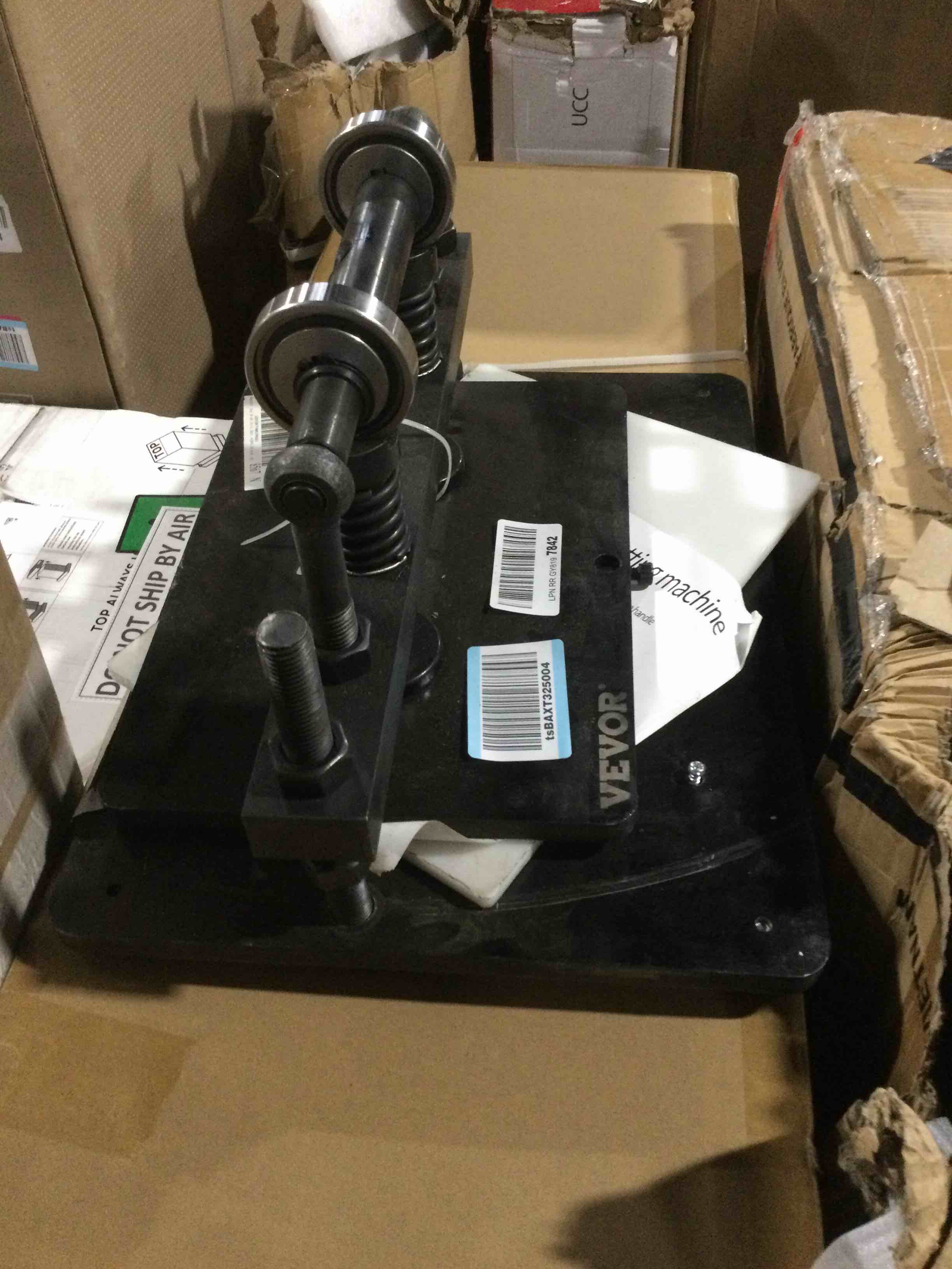 https://s3.amazonaws.com/lotting-images-prod/bidfta/RED5530036_1706628562581.jpeg
