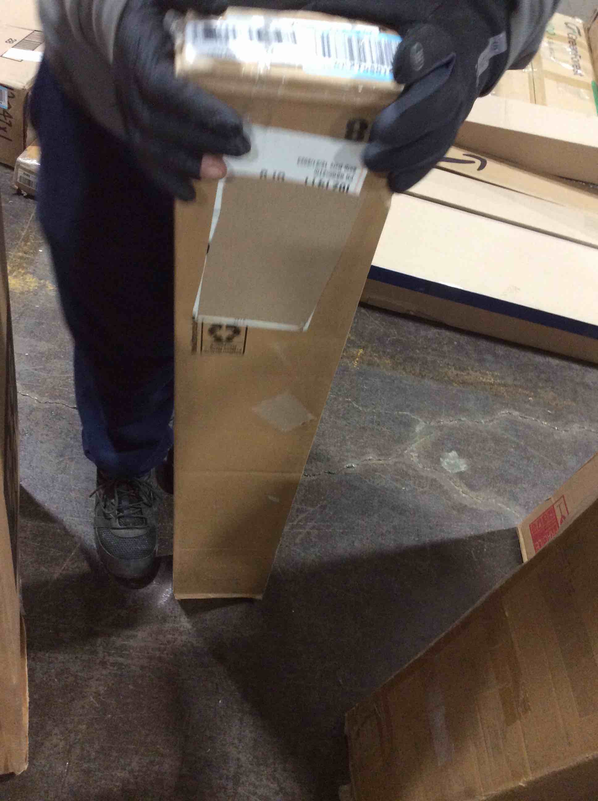 https://s3.amazonaws.com/lotting-images-prod/bidfta/RED5536020_1706296824809.jpeg