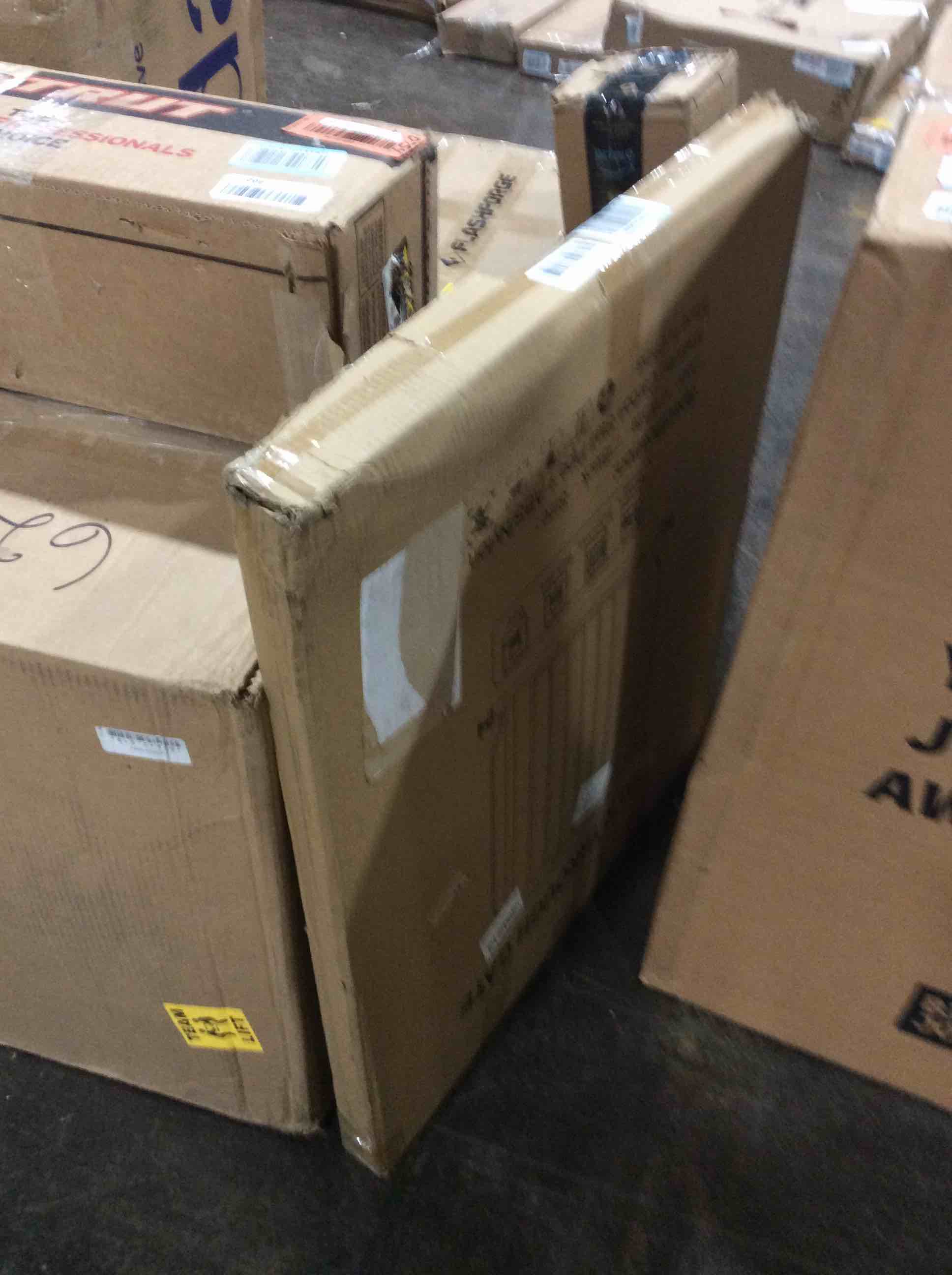 https://s3.amazonaws.com/lotting-images-prod/bidfta/RED5536025_1706298578801.jpeg