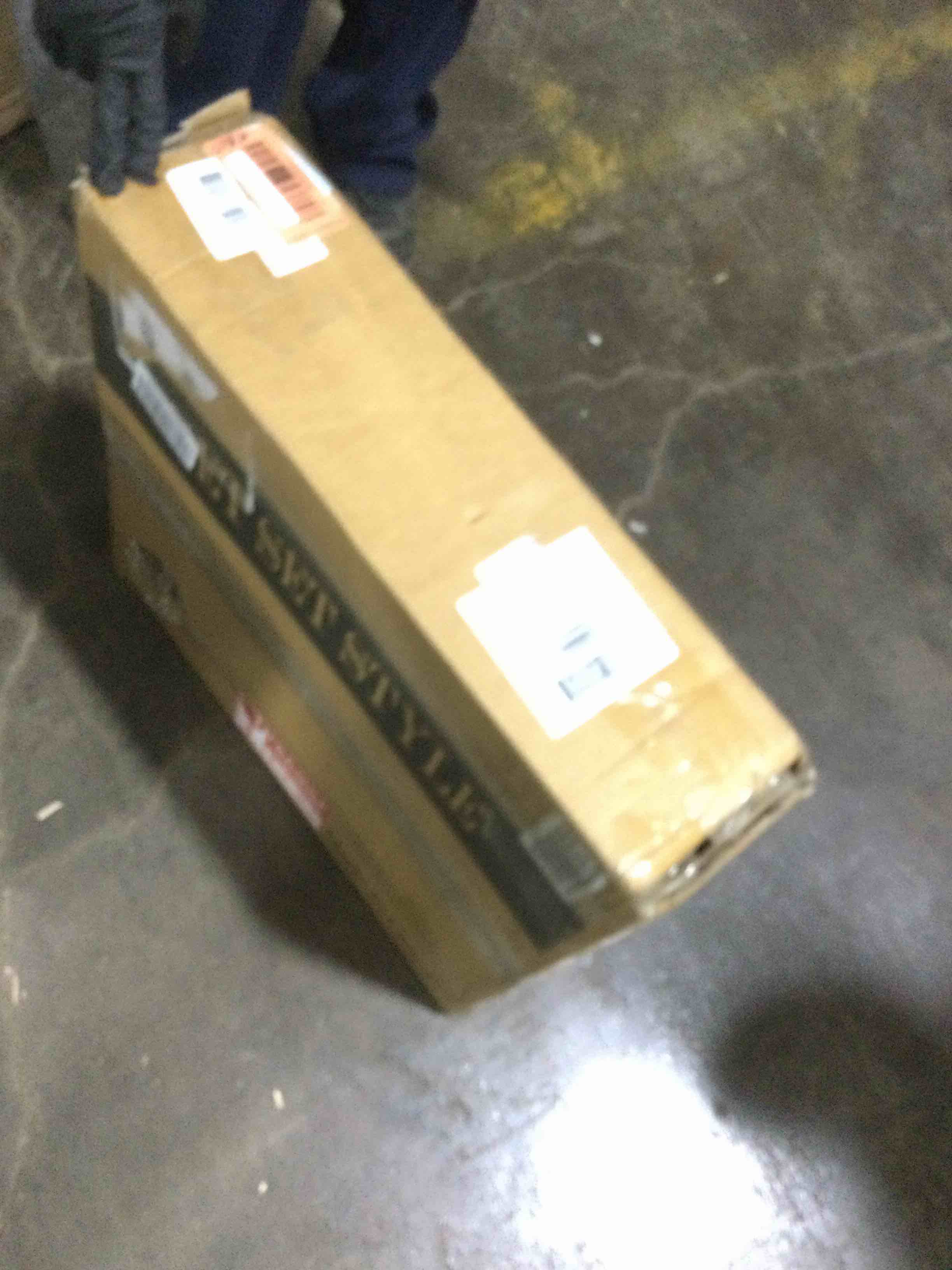 https://s3.amazonaws.com/lotting-images-prod/bidfta/RED5536200_1706552060629.jpeg