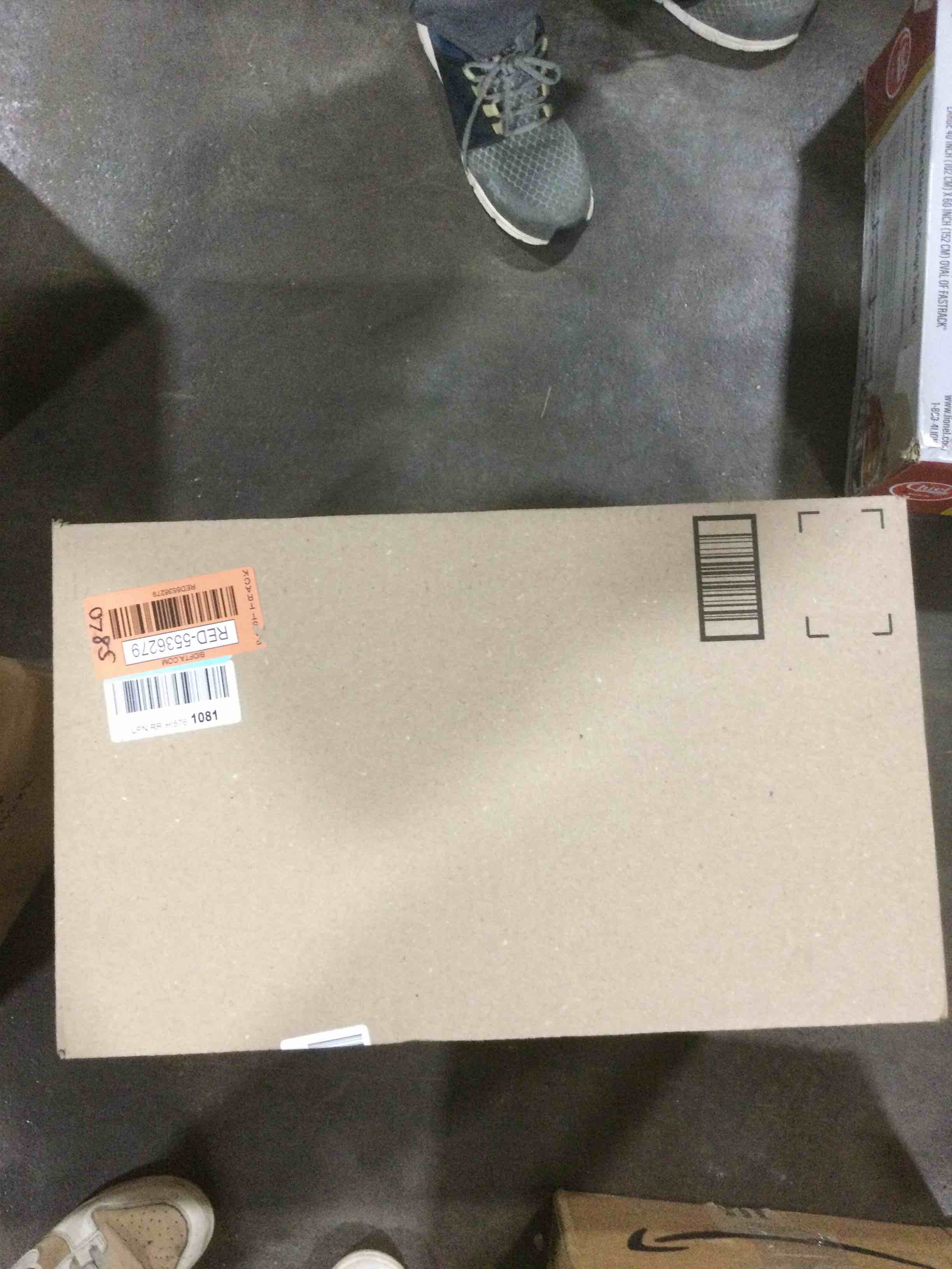 https://s3.amazonaws.com/lotting-images-prod/bidfta/RED5536279_1706553912663.jpeg