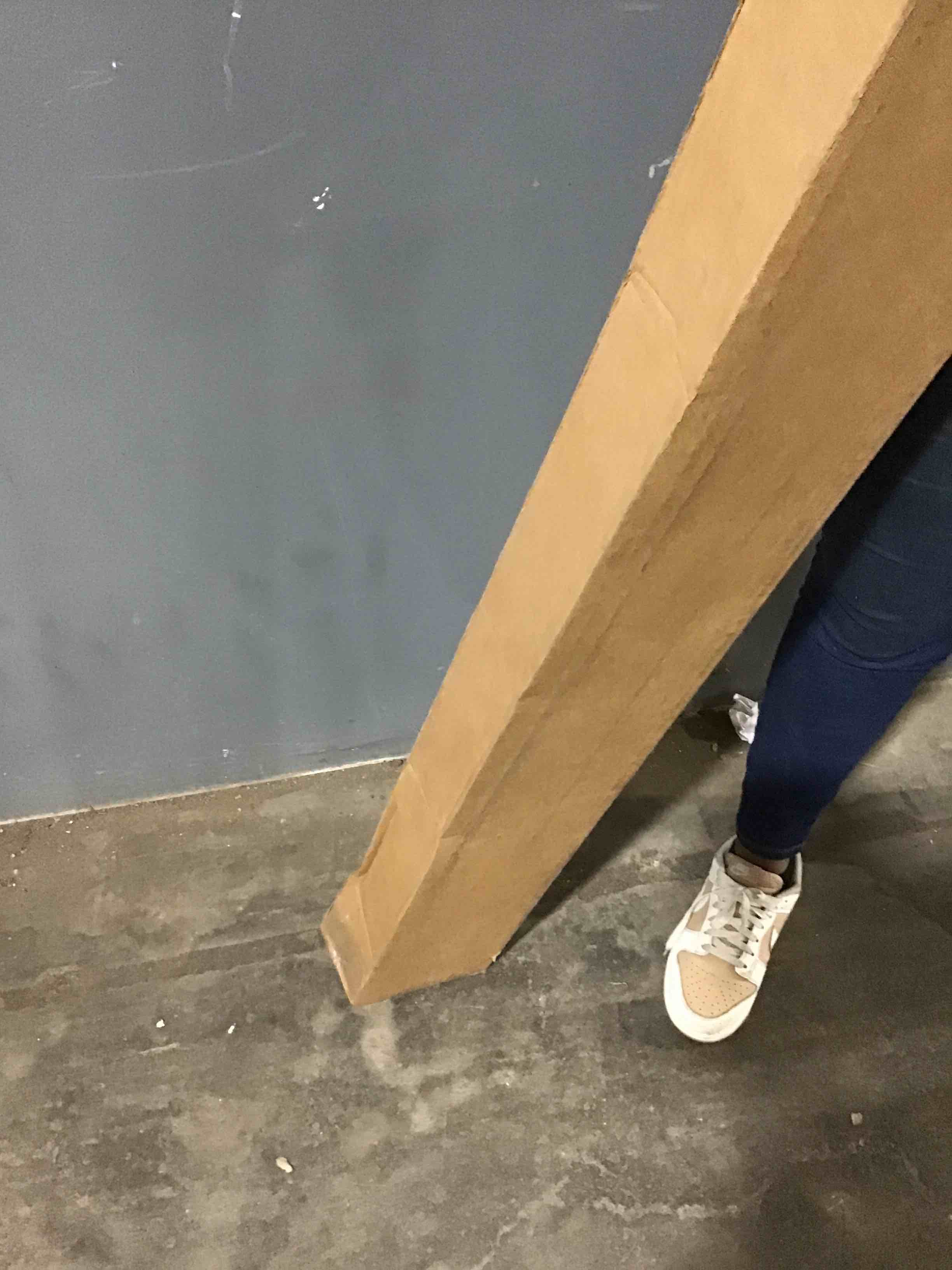 https://s3.amazonaws.com/lotting-images-prod/bidfta/RED5537680_1706200683033.jpeg