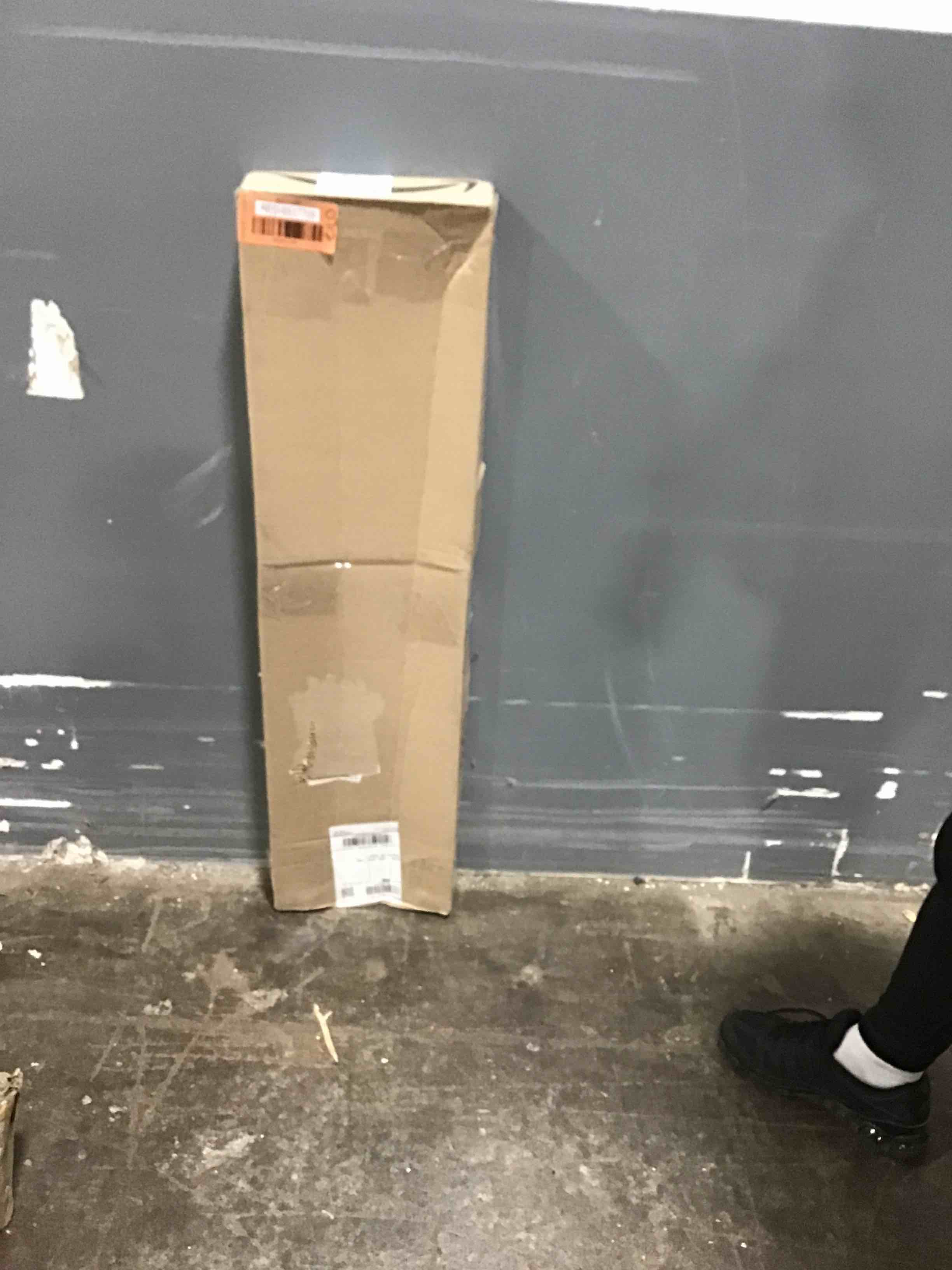 https://s3.amazonaws.com/lotting-images-prod/bidfta/RED5537709_1706205654900.jpeg