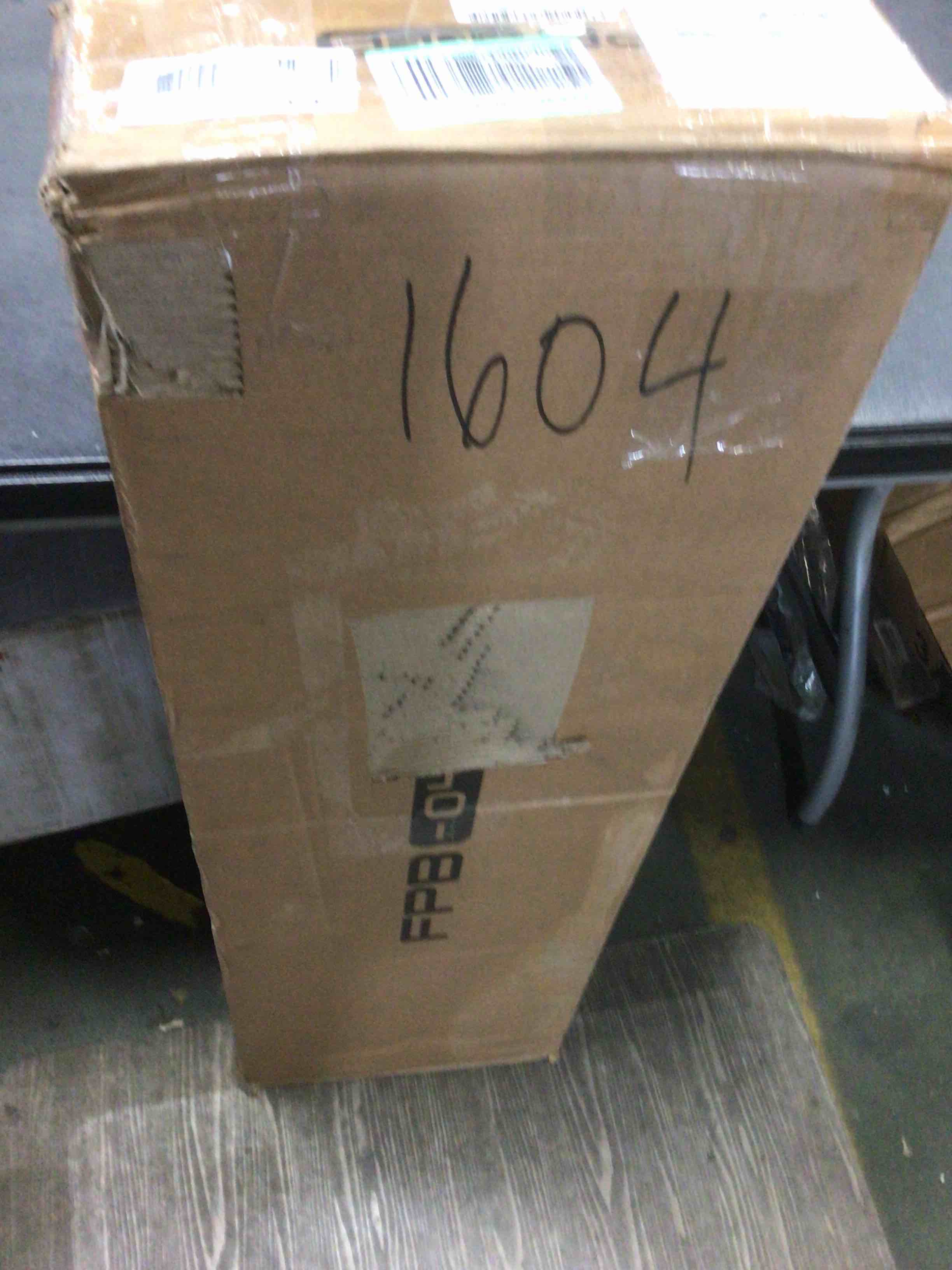 https://s3.amazonaws.com/lotting-images-prod/bidfta/RED5542068_1699297612210.jpeg
