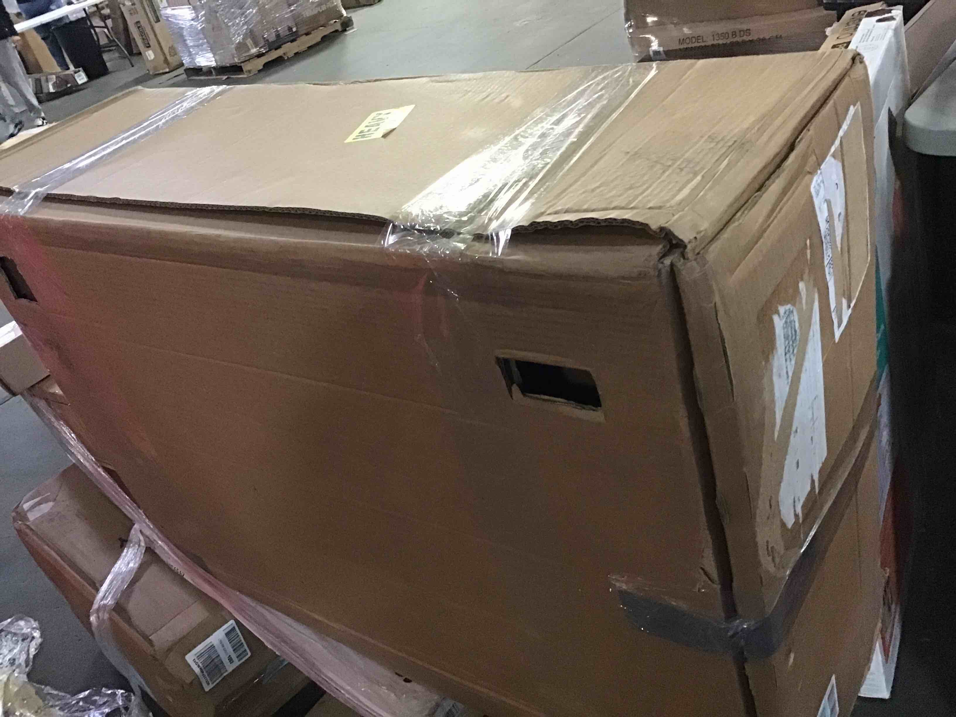 https://s3.amazonaws.com/lotting-images-prod/bidfta/RED5549164_1698843845263.jpeg