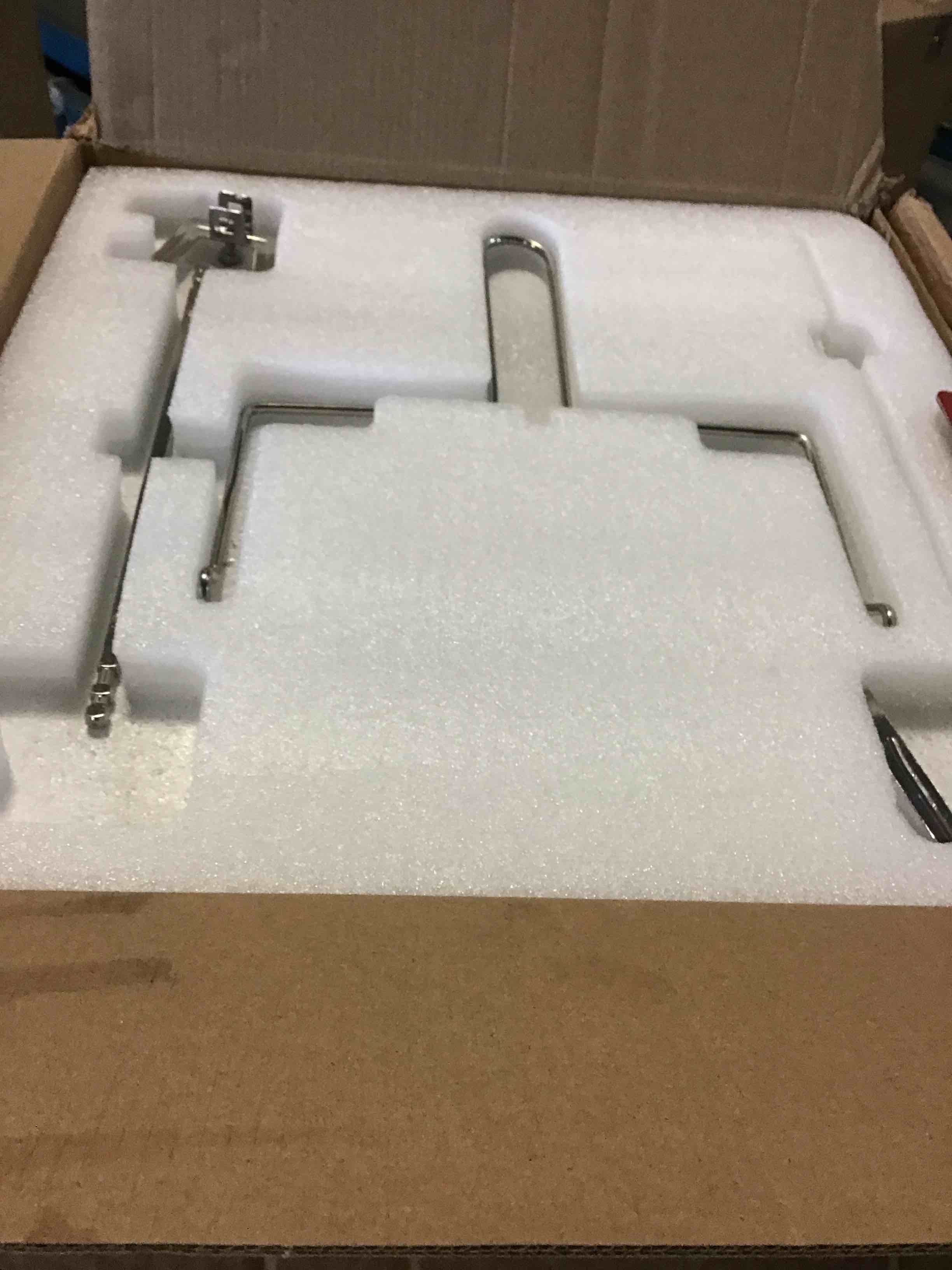 https://s3.amazonaws.com/lotting-images-prod/bidfta/RED5549572_1699021231991.jpeg