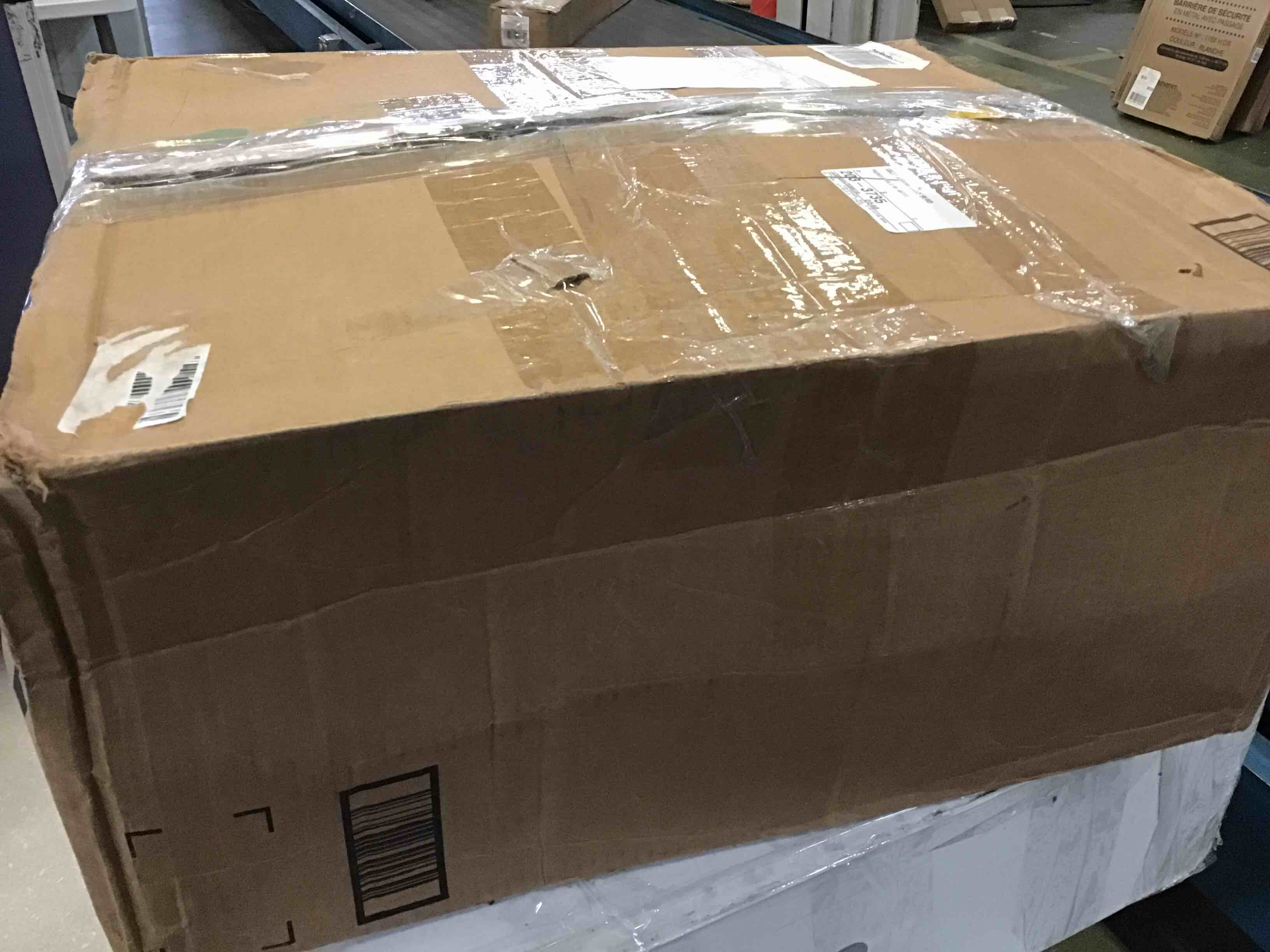 https://s3.amazonaws.com/lotting-images-prod/bidfta/RED5549679_1699039548807.jpeg