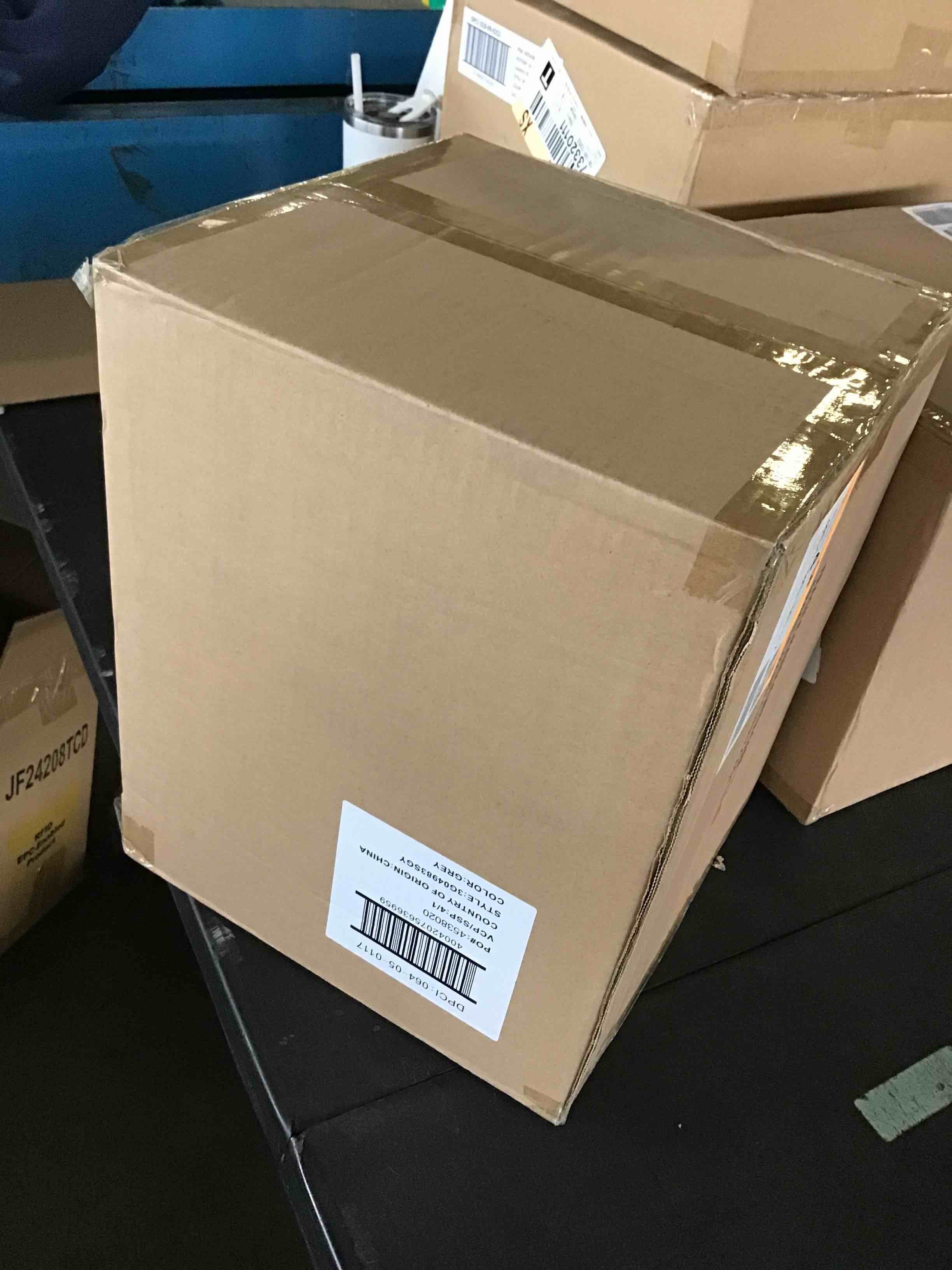 https://s3.amazonaws.com/lotting-images-prod/bidfta/RED5551184_1699454462216.jpeg