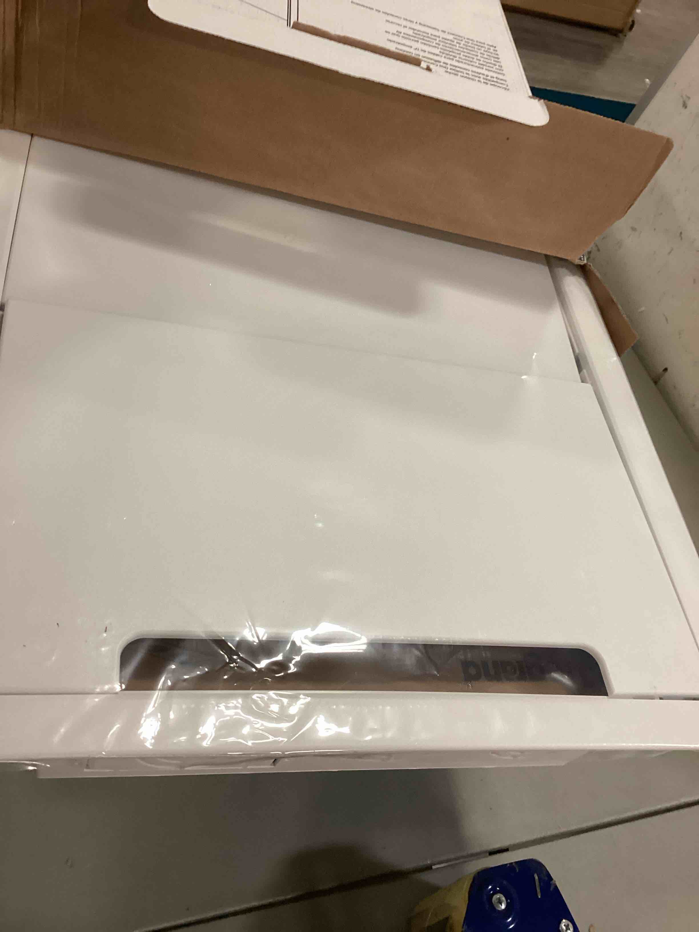 https://s3.amazonaws.com/lotting-images-prod/bidfta/RED5552858_1700860628073.jpeg