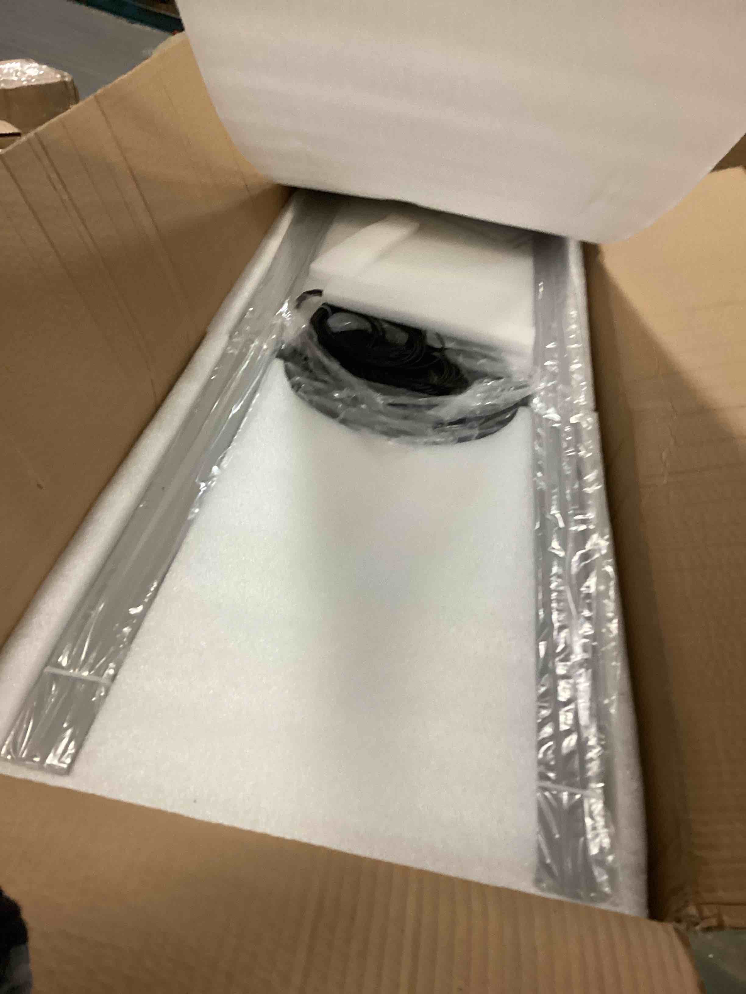 https://s3.amazonaws.com/lotting-images-prod/bidfta/RED5552909_1701098919651.jpeg