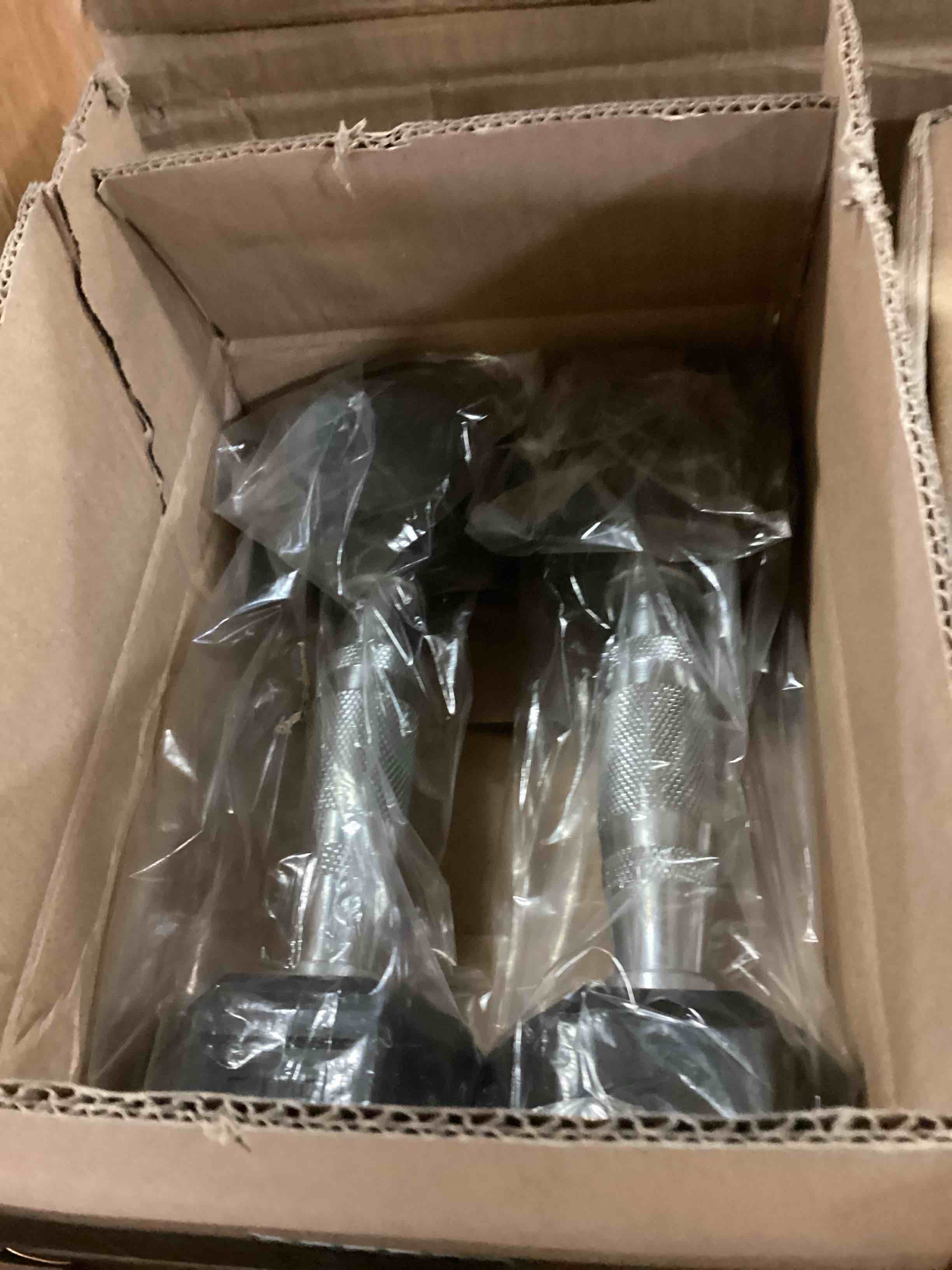 https://s3.amazonaws.com/lotting-images-prod/bidfta/RED5552915_1701099687399.jpeg