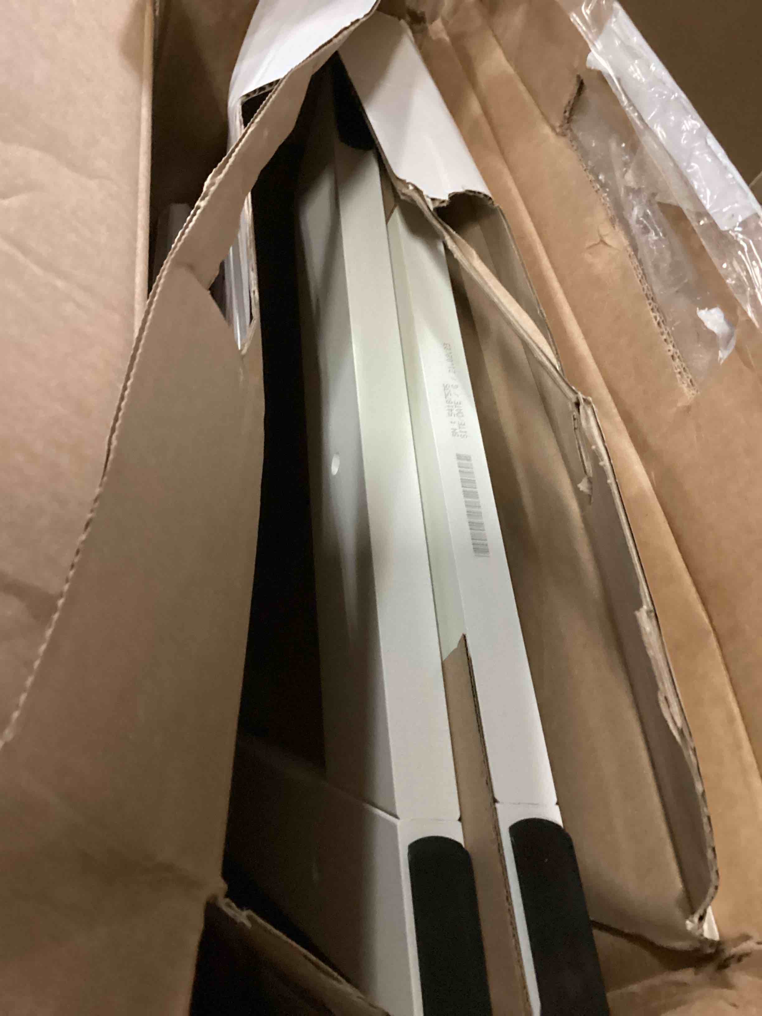 https://s3.amazonaws.com/lotting-images-prod/bidfta/RED5553163_1701118779738.jpeg