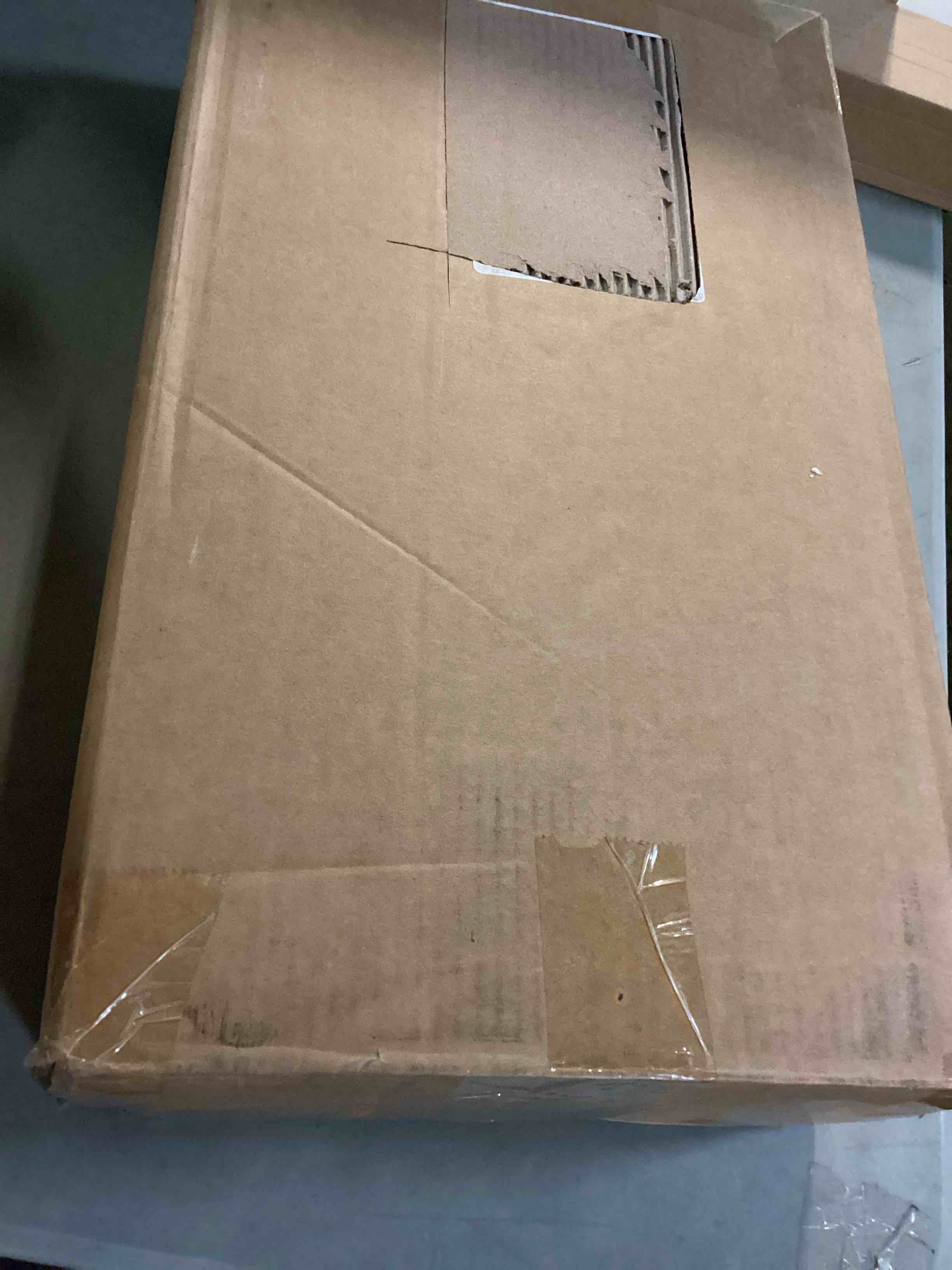 https://s3.amazonaws.com/lotting-images-prod/bidfta/RED5553400_1701724300429.jpeg