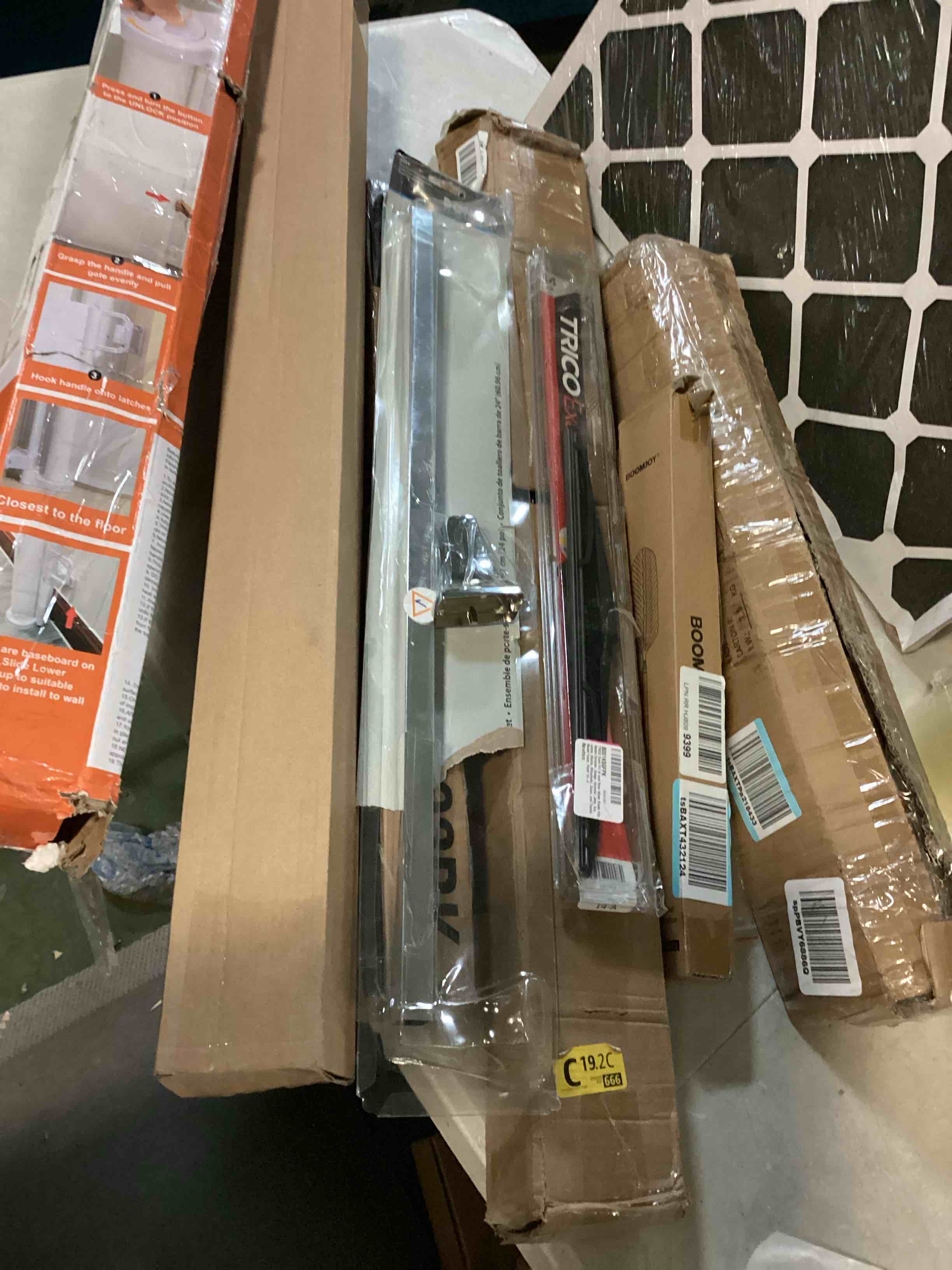 https://s3.amazonaws.com/lotting-images-prod/bidfta/RED5553425_1701784079471.jpeg