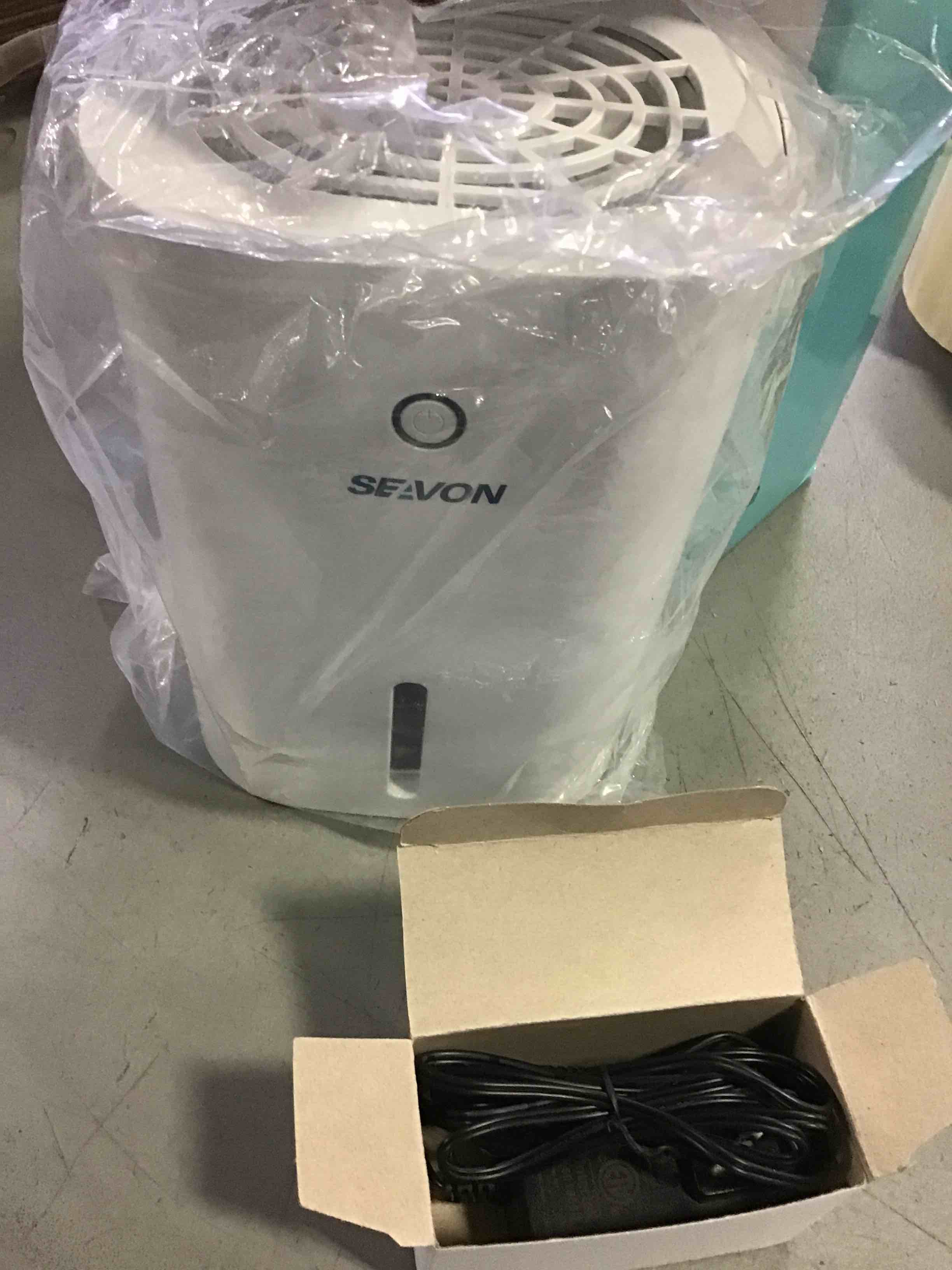 https://s3.amazonaws.com/lotting-images-prod/bidfta/RED5554943_1700851284199.jpeg