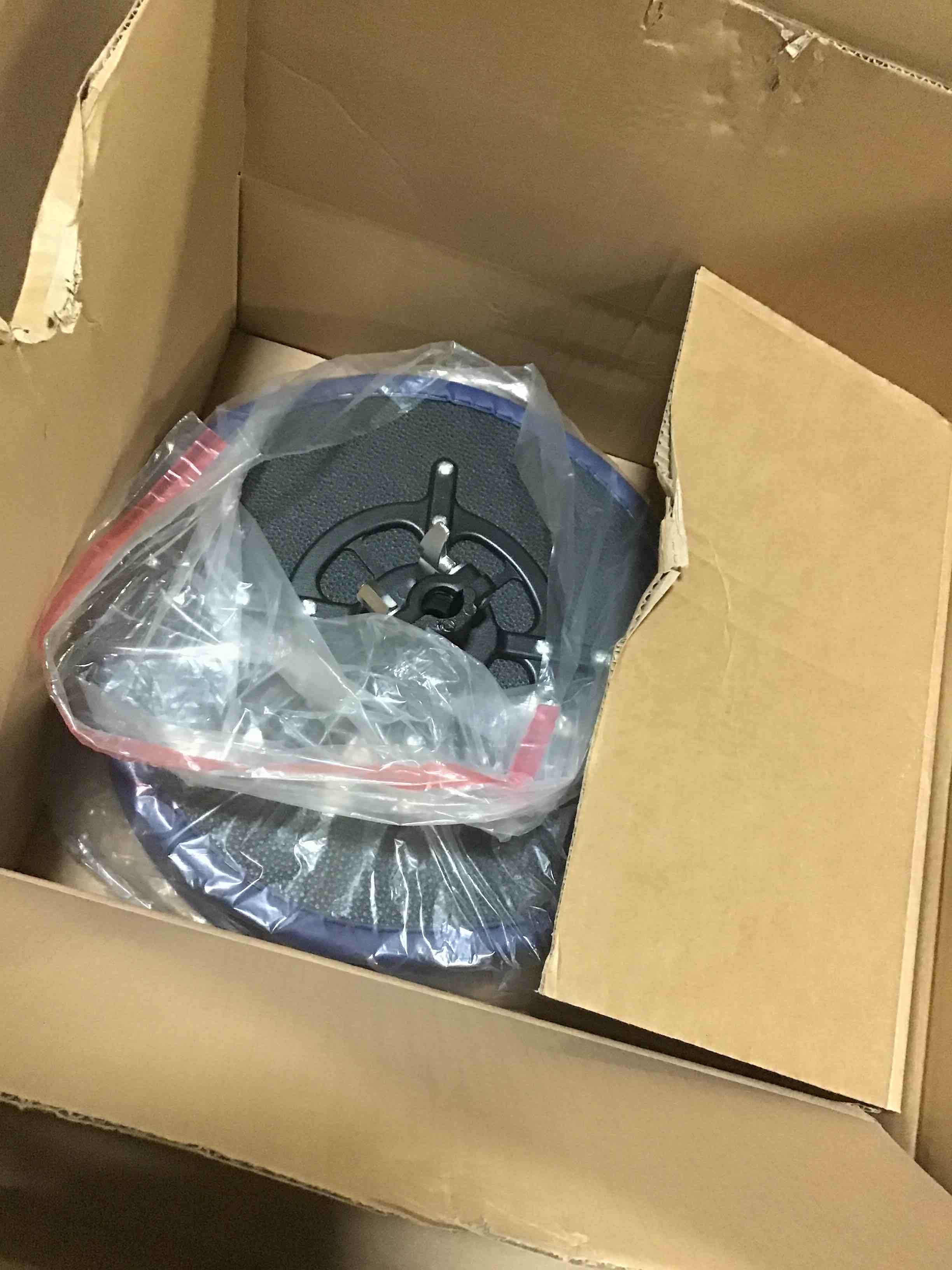 https://s3.amazonaws.com/lotting-images-prod/bidfta/RED5556568_1701096832307.jpeg
