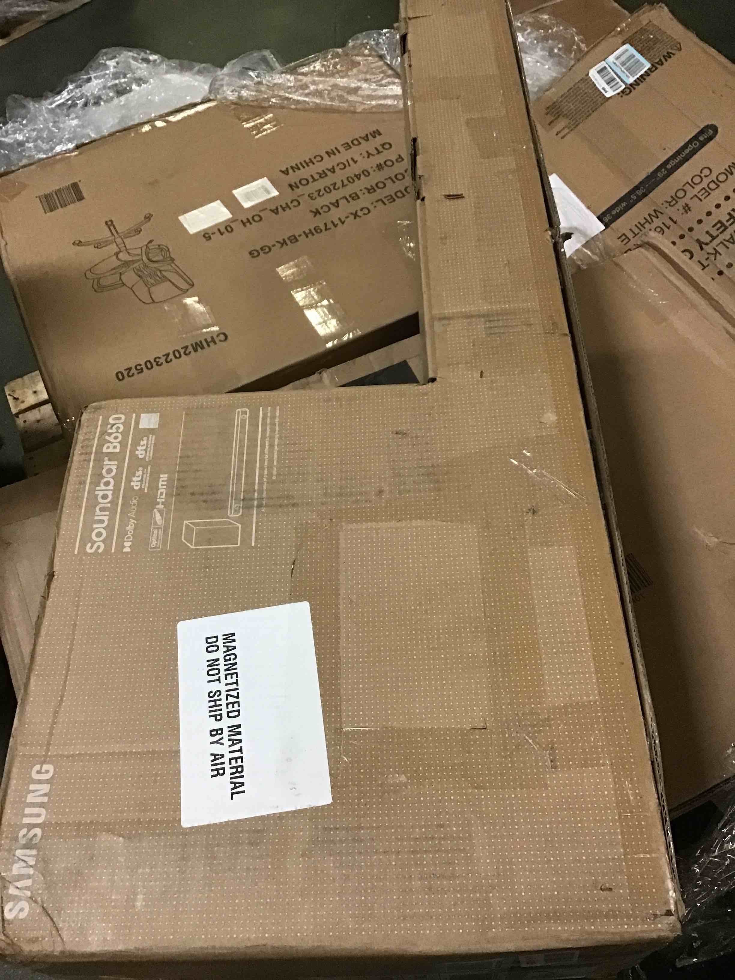 https://s3.amazonaws.com/lotting-images-prod/bidfta/RED5556647_1701106247391.jpeg
