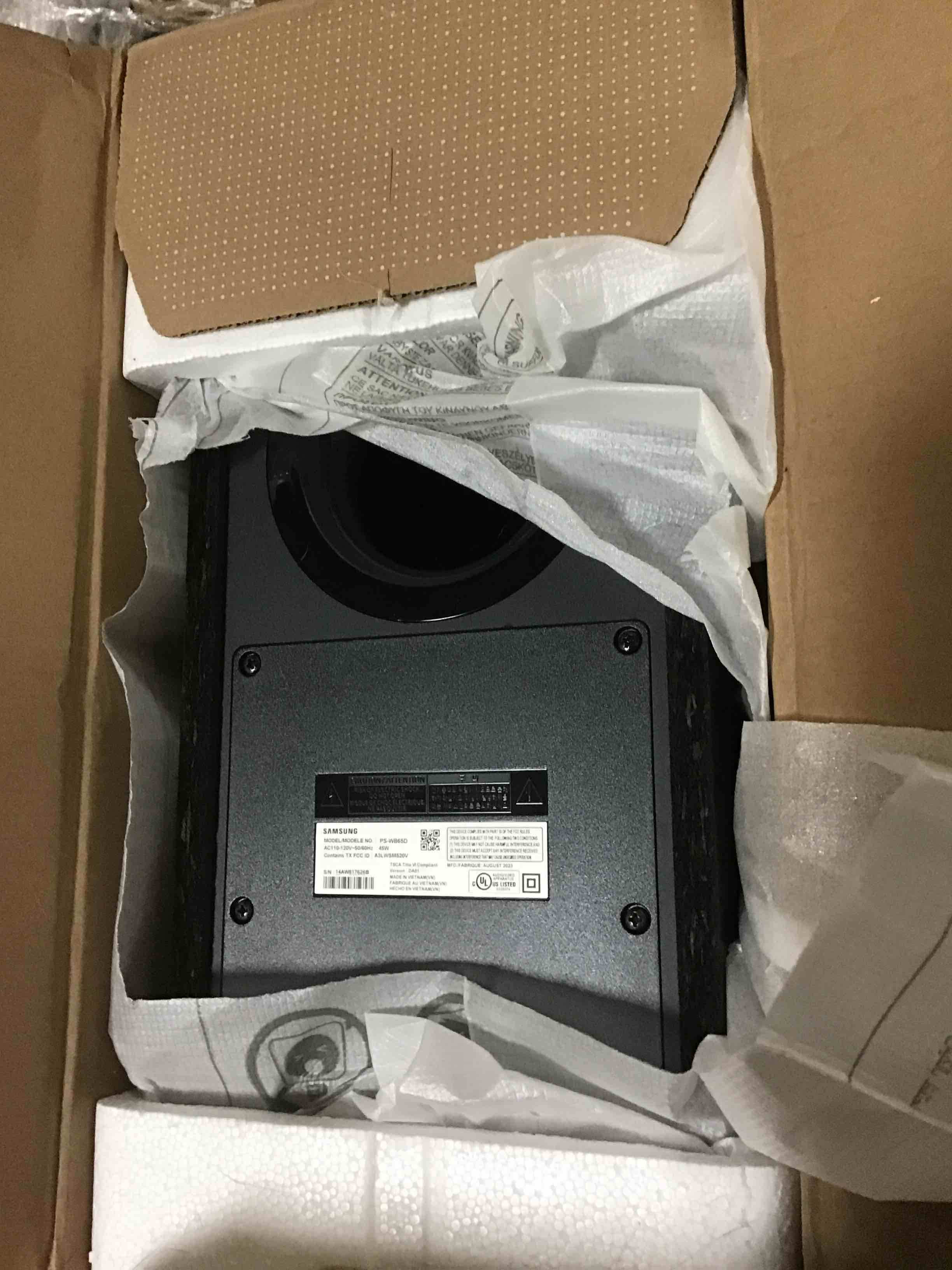 https://s3.amazonaws.com/lotting-images-prod/bidfta/RED5556647_1701106270226.jpeg