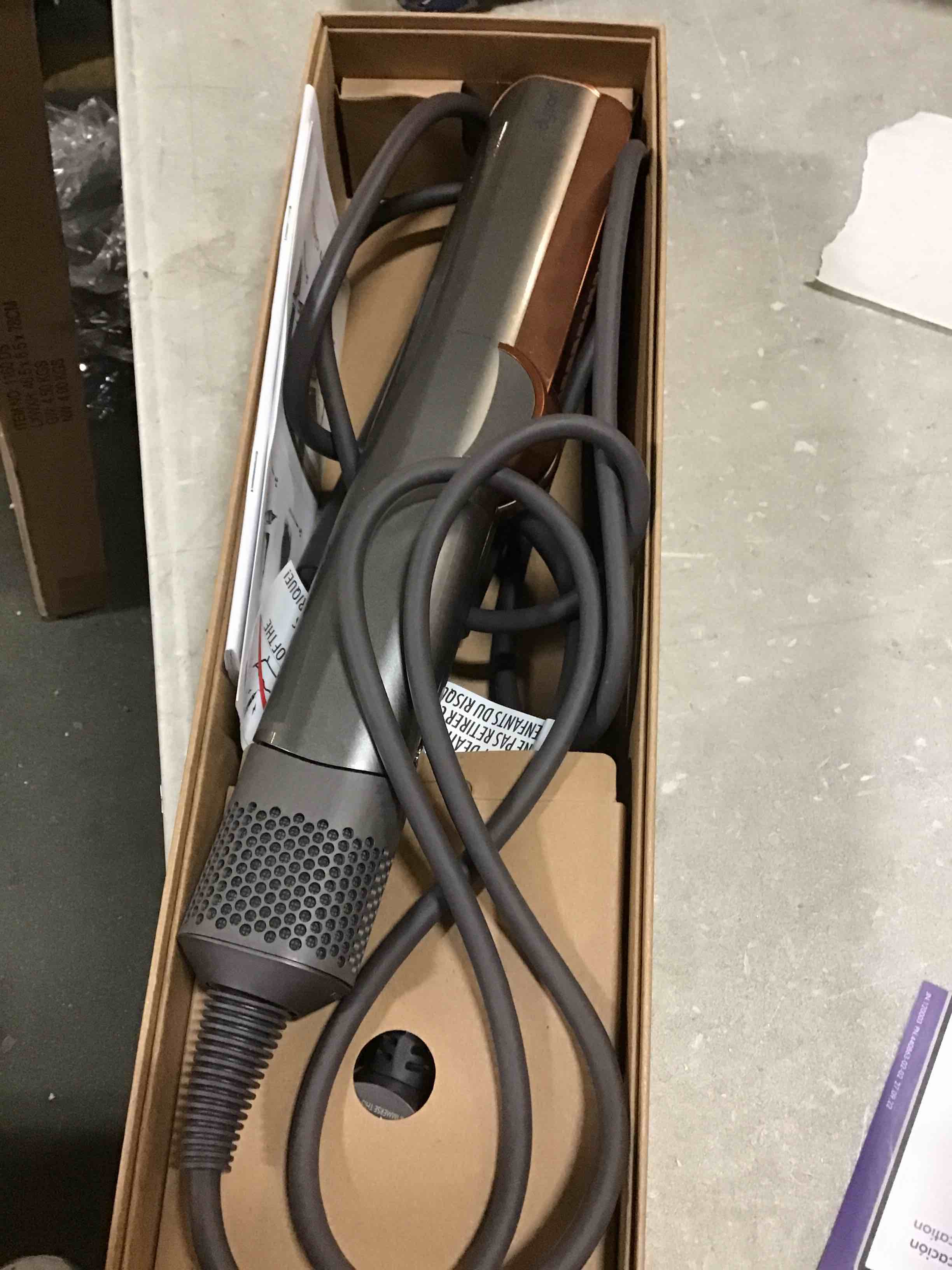 https://s3.amazonaws.com/lotting-images-prod/bidfta/RED5557280_1701373734848.jpeg