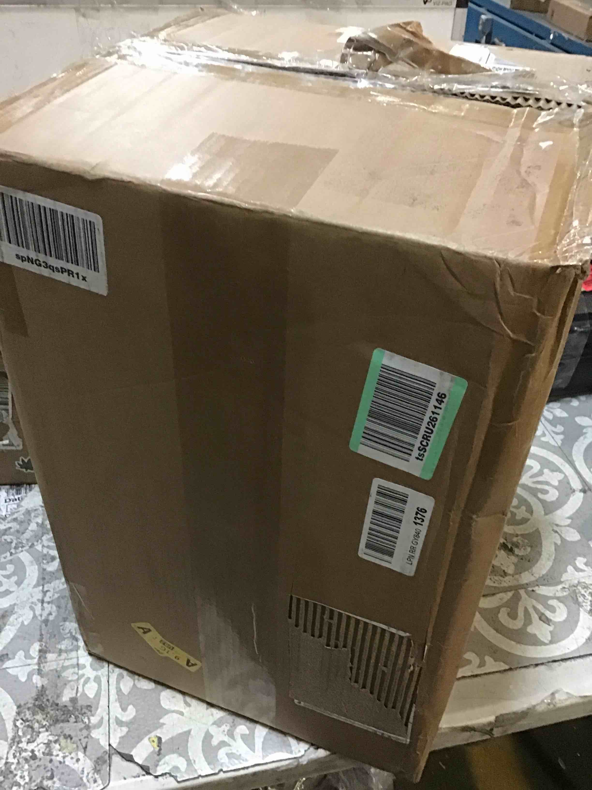 https://s3.amazonaws.com/lotting-images-prod/bidfta/RED5557449_1701455722934.jpeg