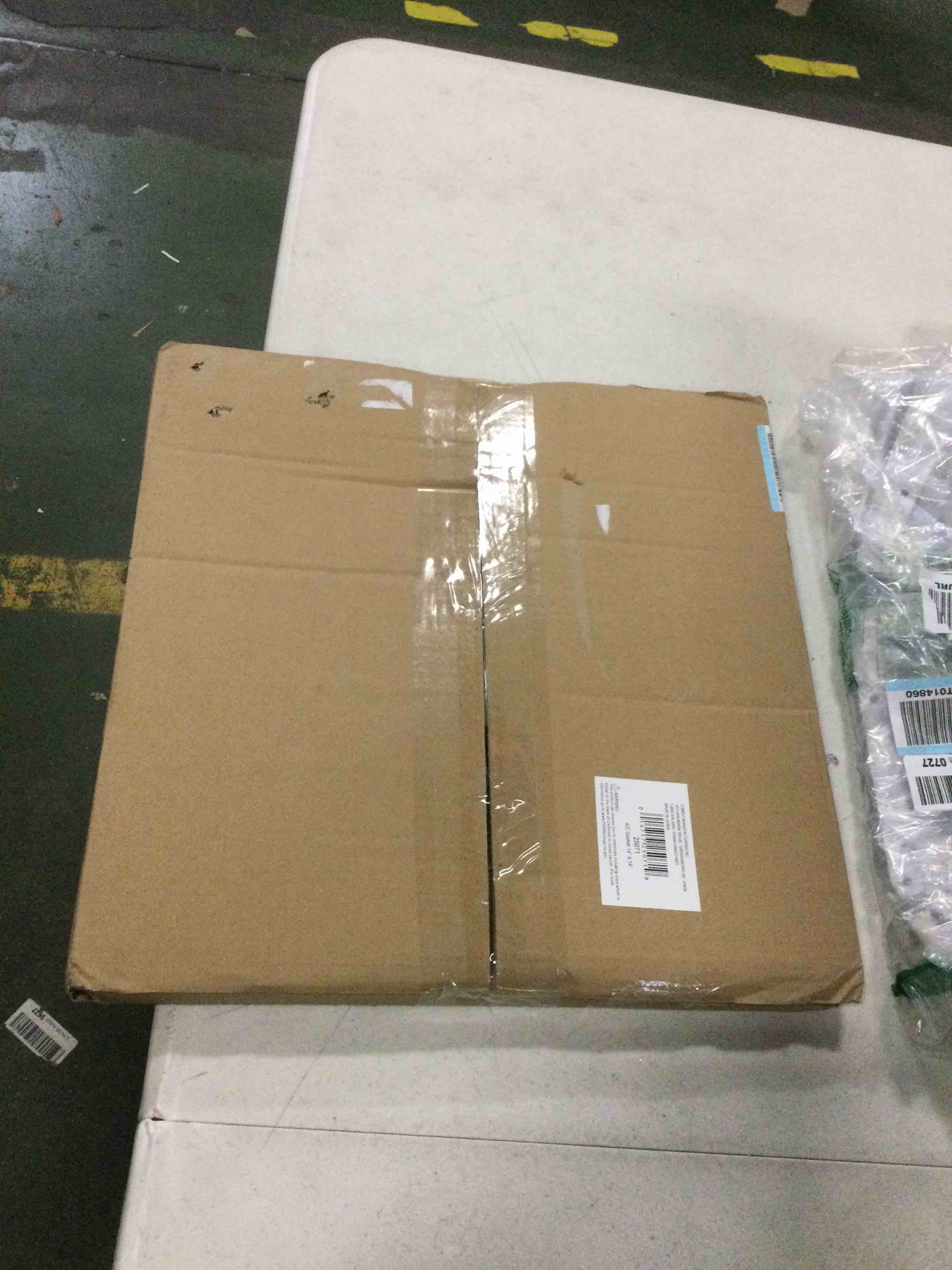 https://s3.amazonaws.com/lotting-images-prod/bidfta/RED5558579_1701695825704.jpeg