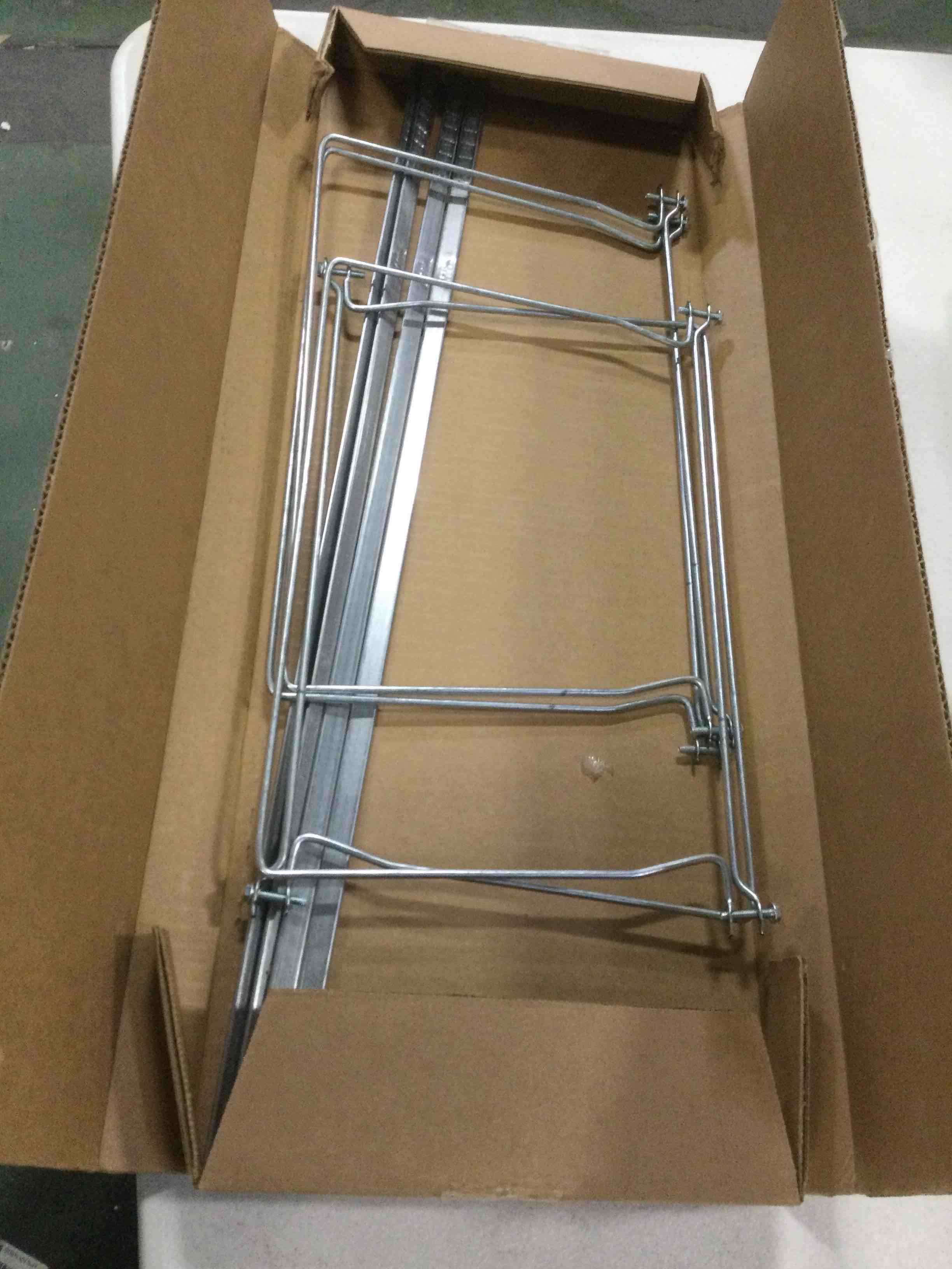 https://s3.amazonaws.com/lotting-images-prod/bidfta/RED5558613_1701699528633.jpeg