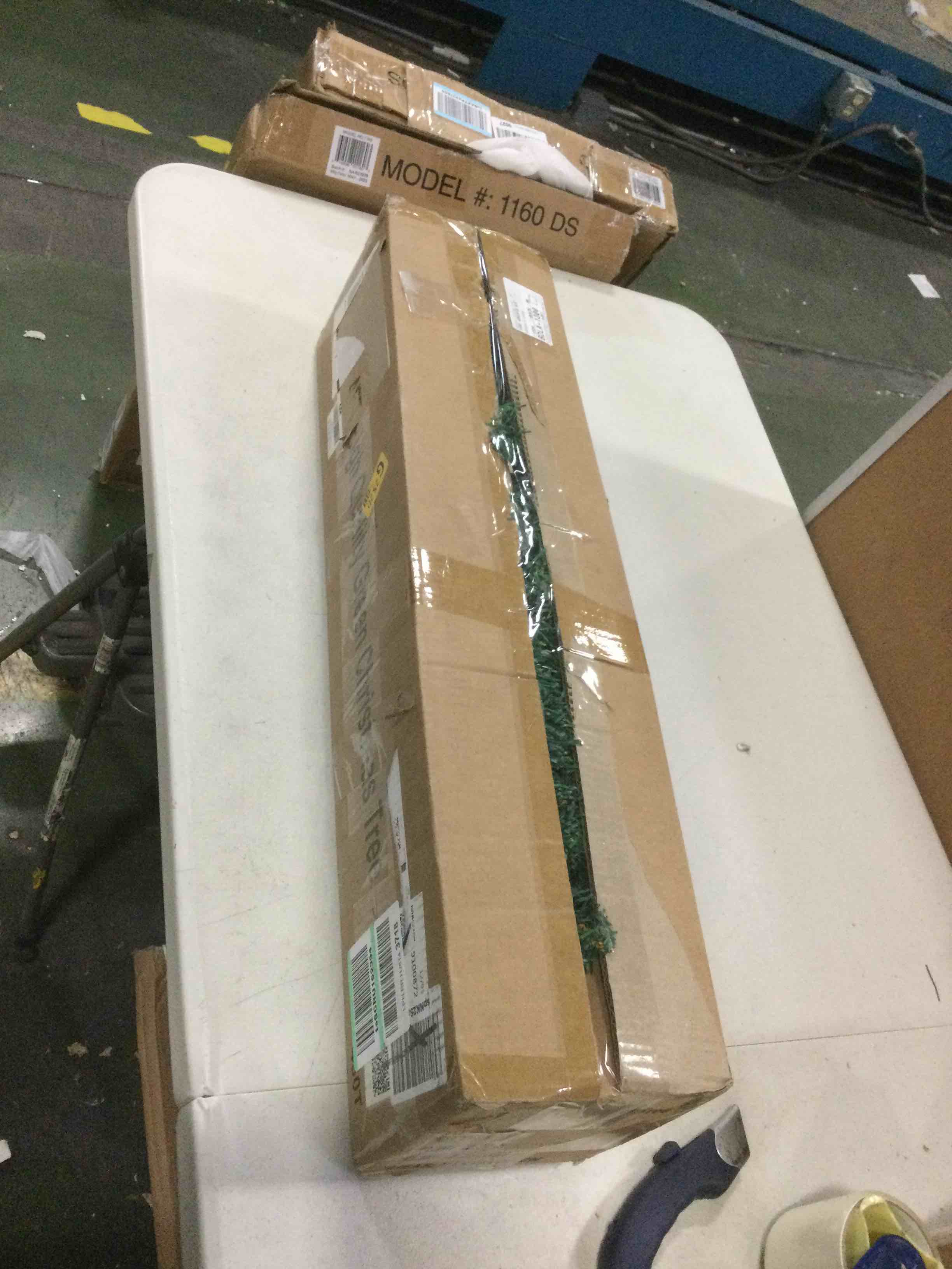 https://s3.amazonaws.com/lotting-images-prod/bidfta/RED5558679_1701708349454.jpeg