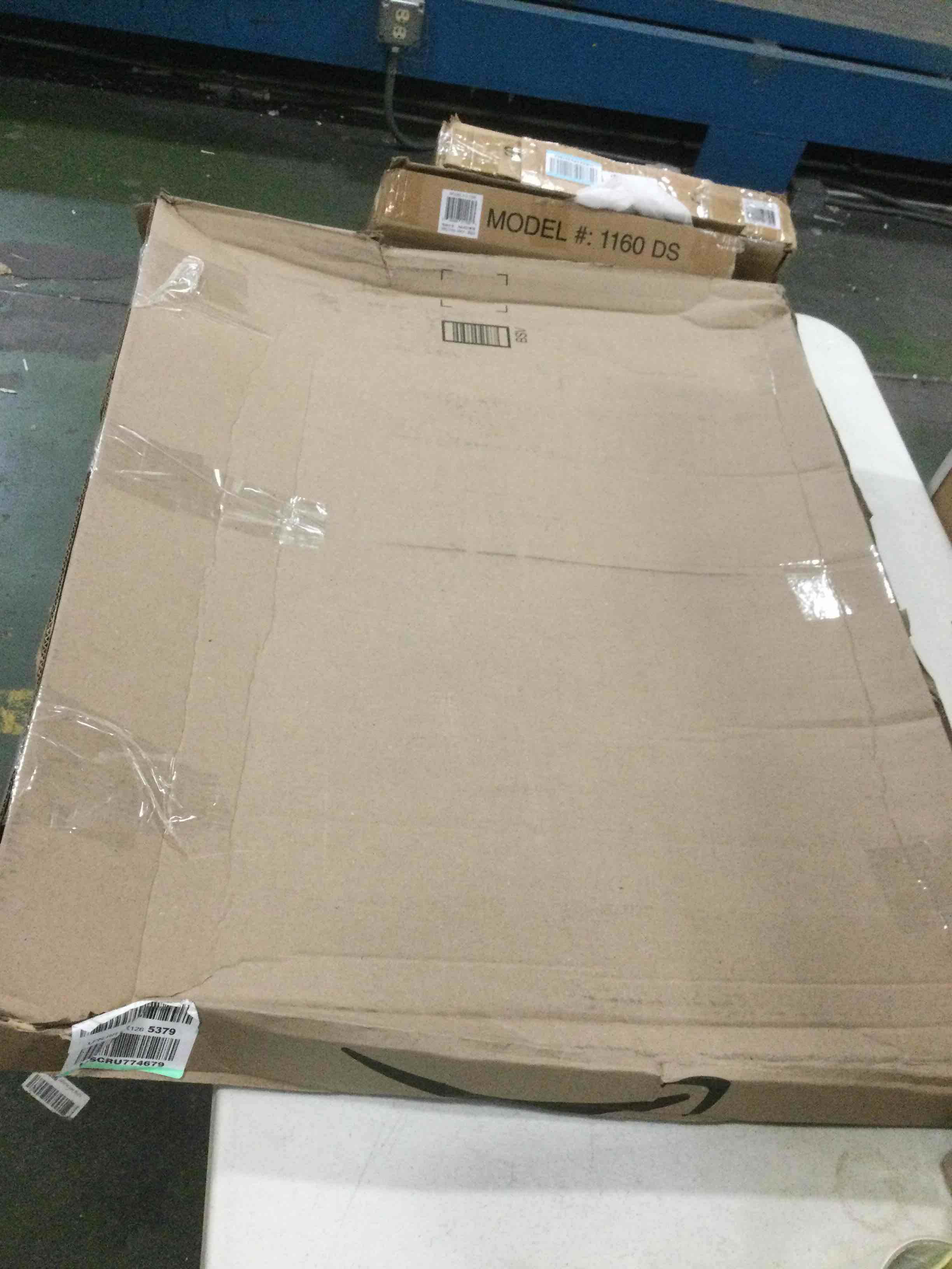 https://s3.amazonaws.com/lotting-images-prod/bidfta/RED5558687_1701709042745.jpeg